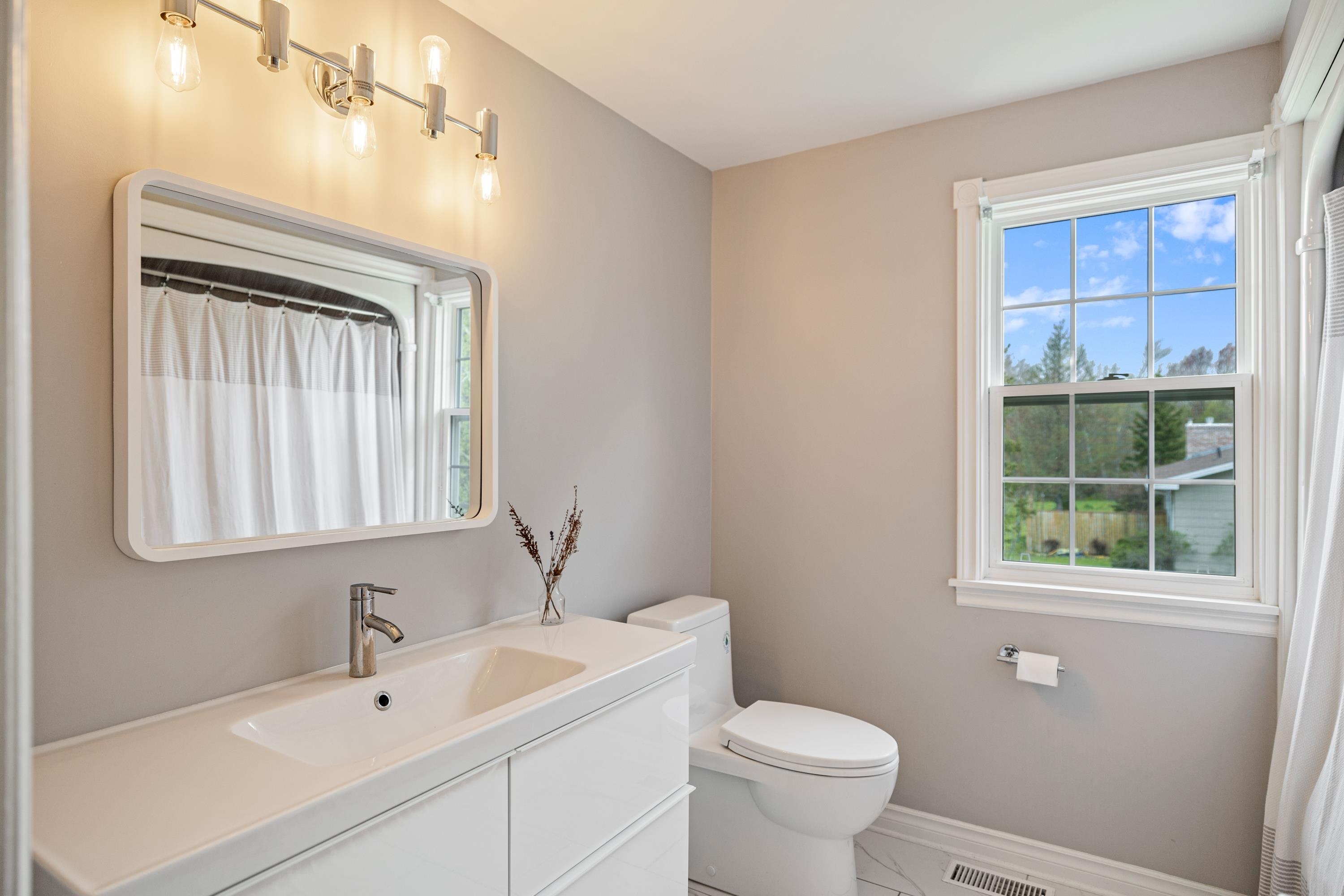 STRATFORD, Prince Edward Island, C1B 1L2, CA, 4 Bedrooms Bedrooms, ,3 BathroomsBathrooms,Residential,For Sale,1876187