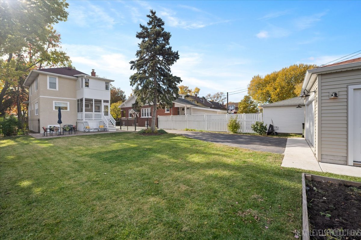 Riverside, Illinois, 60546, United States, 3 Bedrooms Bedrooms, ,3 BathroomsBathrooms,Residential,For Sale,1988558