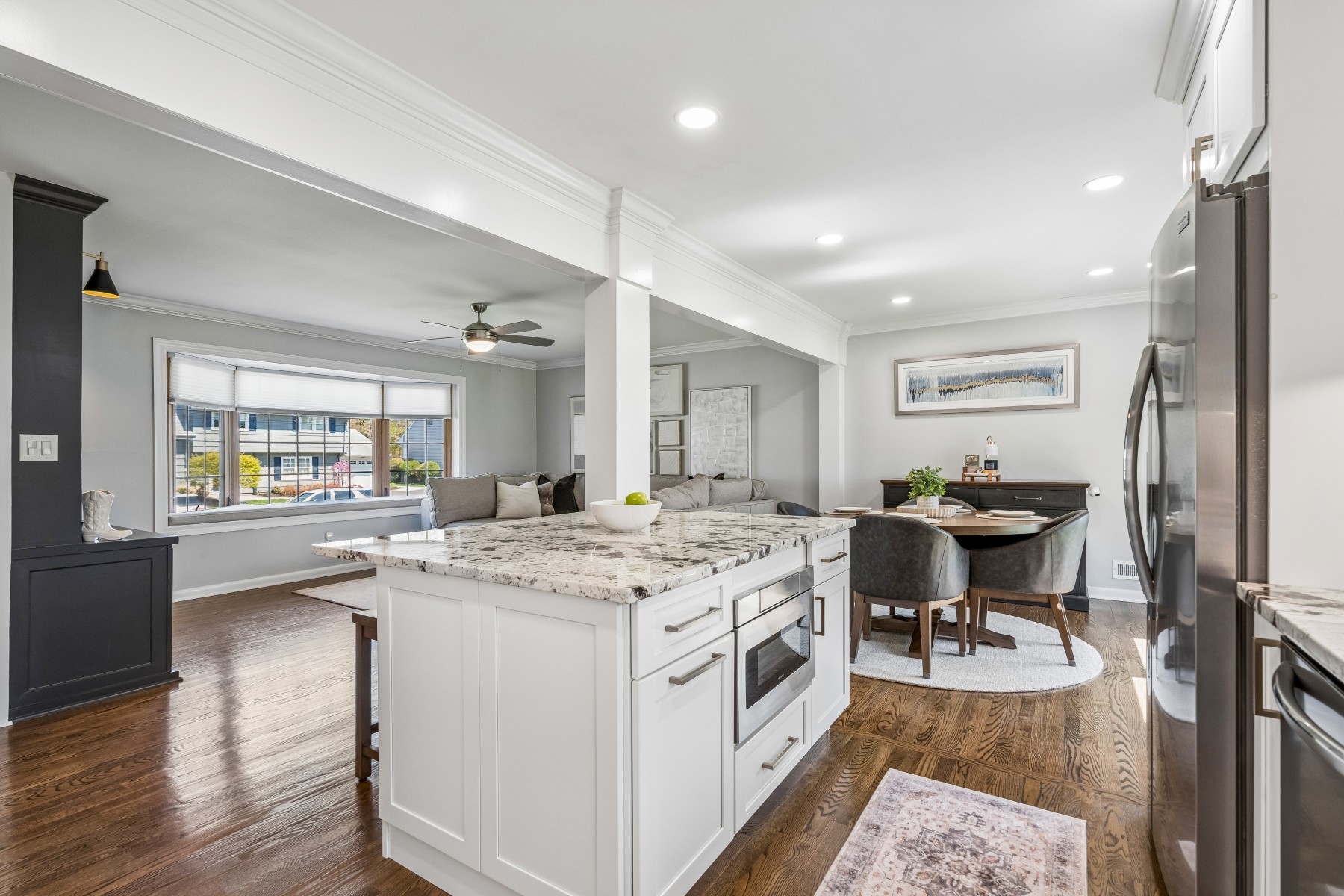  Immaculate and Updated Split Level Residence - 物件實景