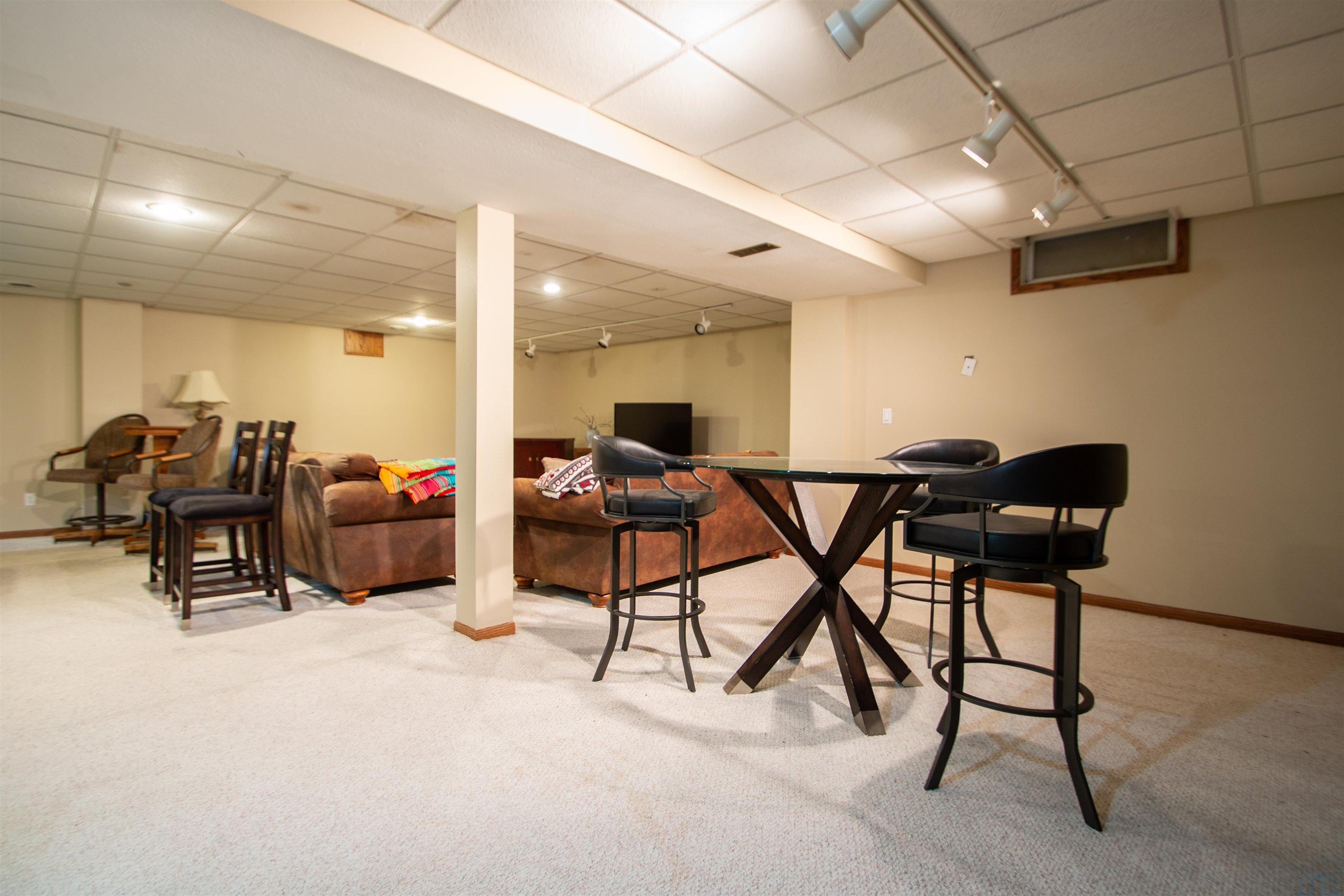 Sioux City, Iowa, 51104, United States, 4 Bedrooms Bedrooms, ,5 BathroomsBathrooms,Residential,For Sale,1989955