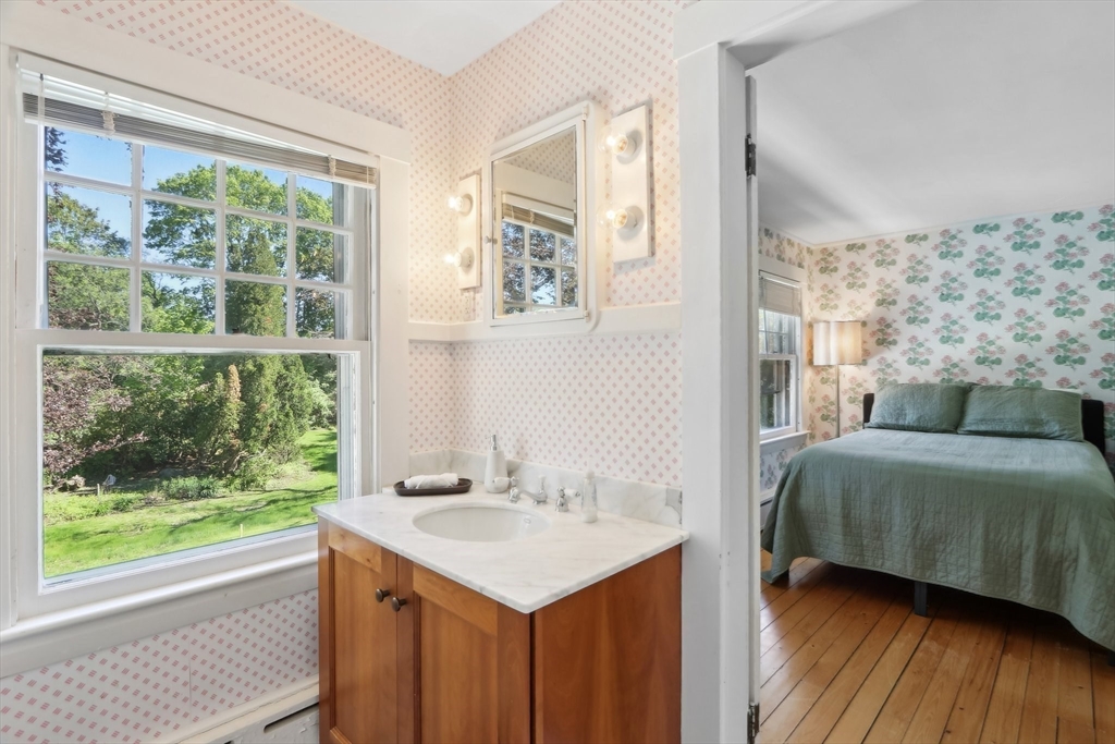 Gloucester, Massachusetts, 01930, United States, 5 Bedrooms Bedrooms, ,5 BathroomsBathrooms,Residential,For Sale,1837944