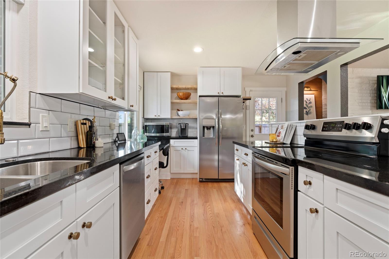 Littleton, Colorado, 80120, United States, 5 Bedrooms Bedrooms, ,1 BathroomBathrooms,Residential,For Sale,1940390