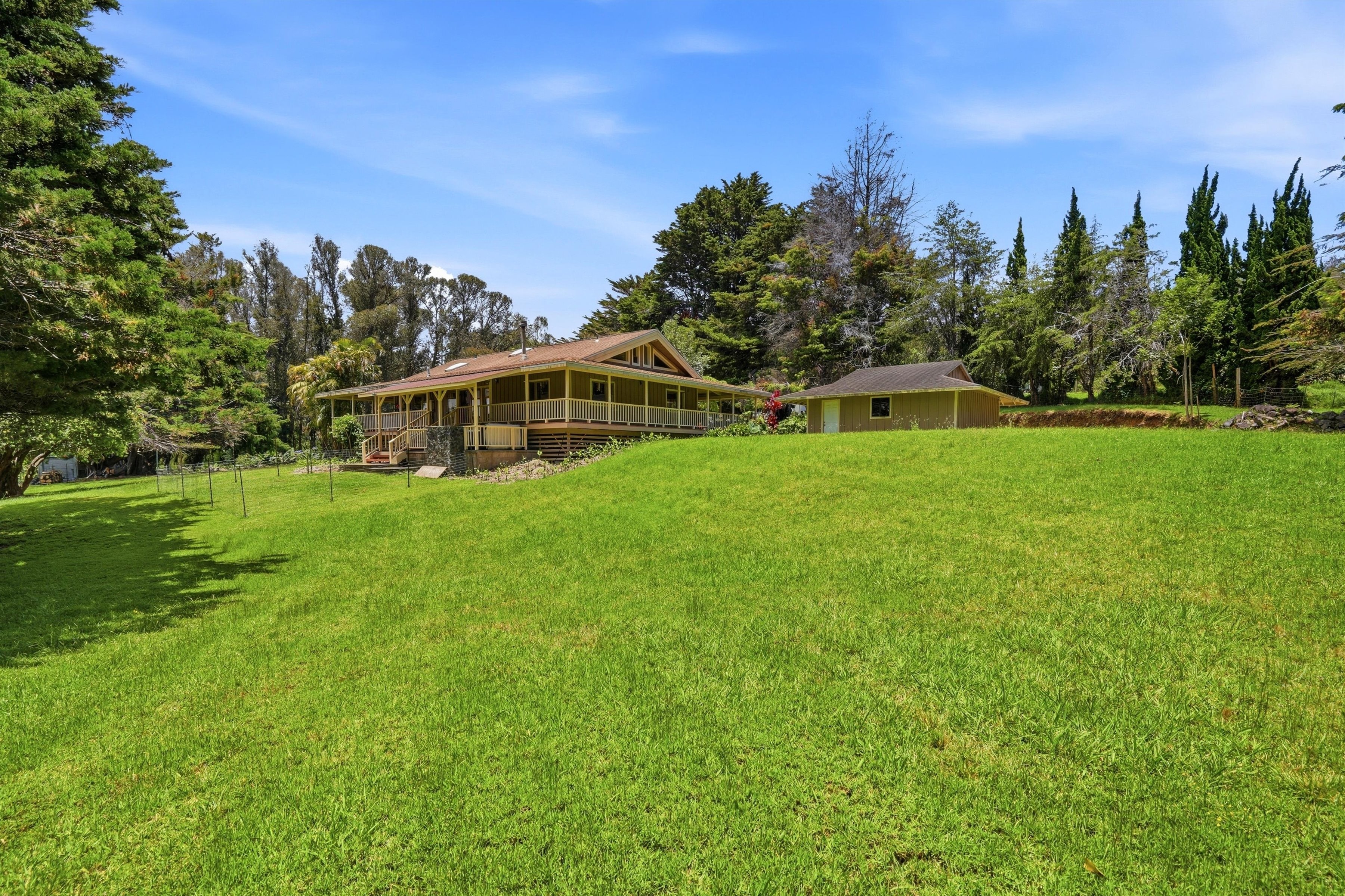  Single-level home on 2.5 fully fenced and gated acres - 物件實景