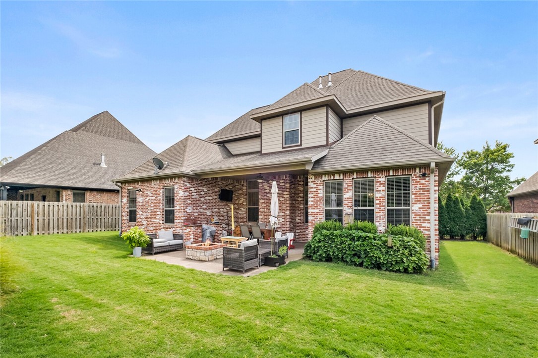 Rogers, Arkansas, 72758, United States, 5 Bedrooms Bedrooms, ,4 BathroomsBathrooms,Residential,For Sale,1882904