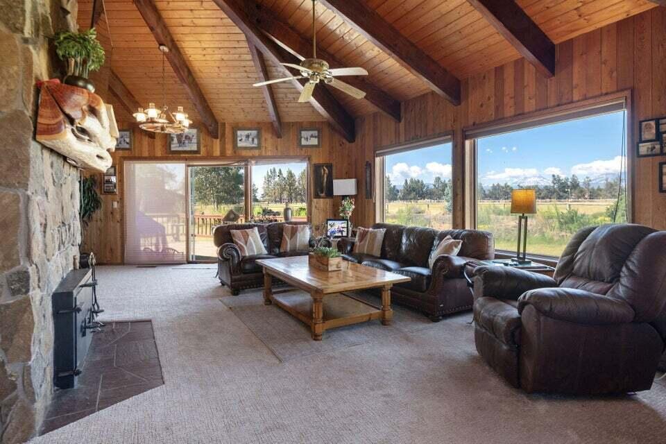 Sisters, Oregon, 97759, United States, 3 Bedrooms Bedrooms, ,3 BathroomsBathrooms,Residential,For Sale,1917351