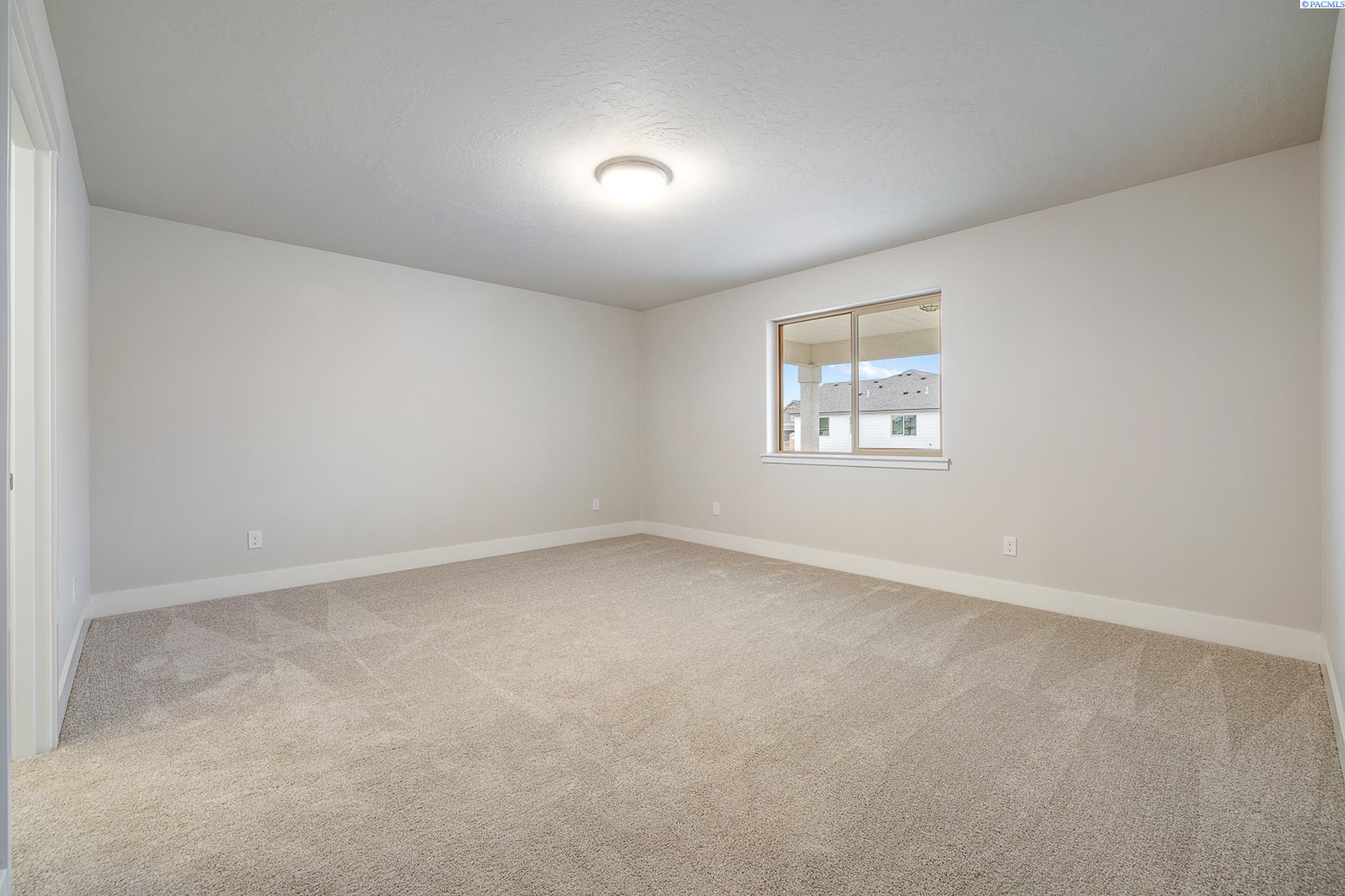 Pasco, Washington, 99301, United States, 4 Bedrooms Bedrooms, ,1 BathroomBathrooms,Residential,For Sale,1874213