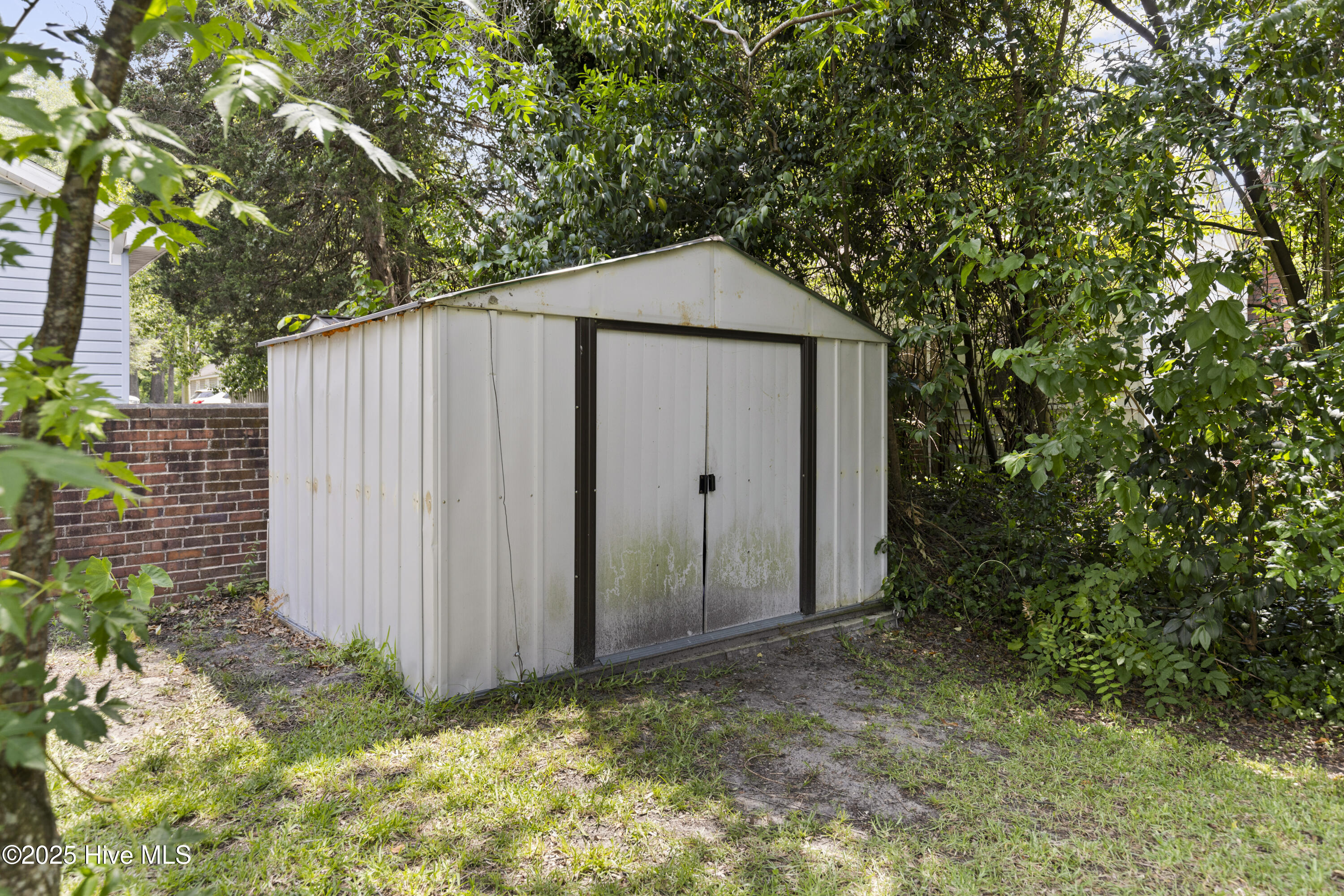 Wilmington, North Carolina, 28401, United States, 4 Bedrooms Bedrooms, ,3 BathroomsBathrooms,Residential,For Sale,1882857