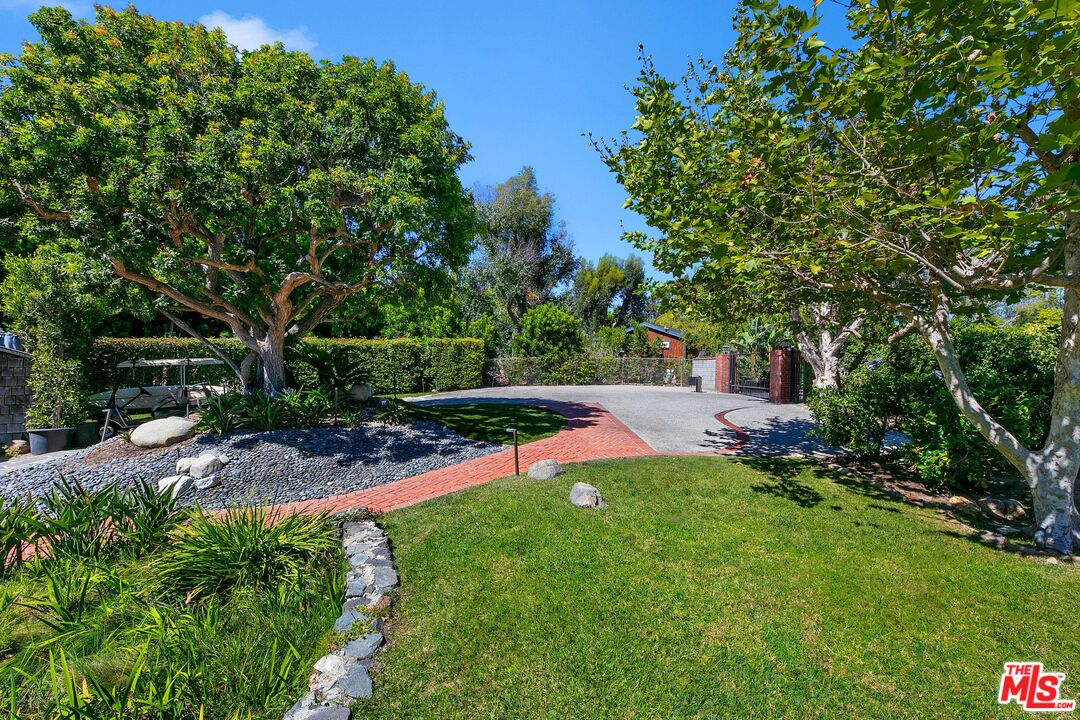 Malibu, California, 90265, United States, 3 Bedrooms Bedrooms, ,3 BathroomsBathrooms,Residential,For Sale,1949478