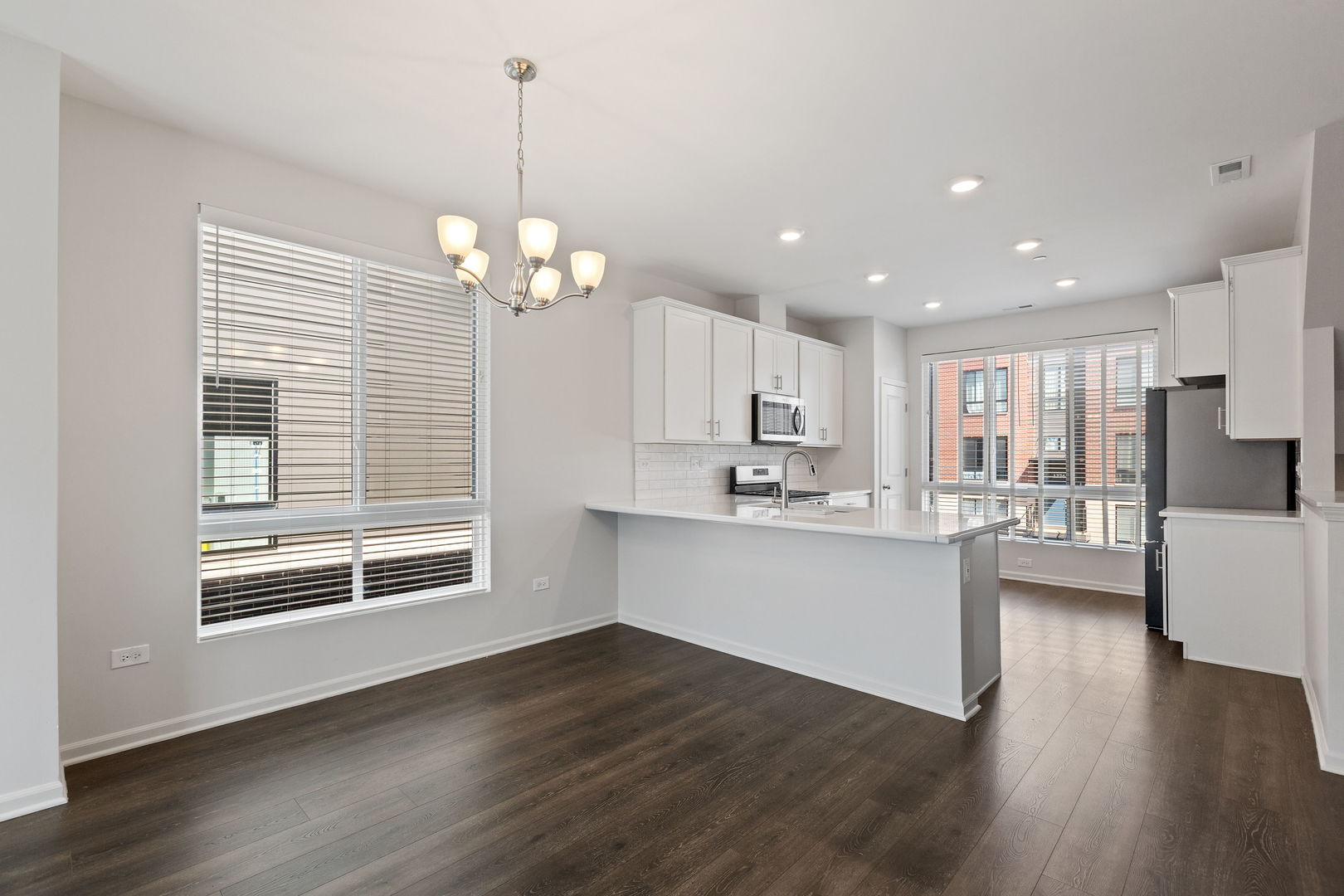Schaumburg, Illinois, 60173, United States, 3 Bedrooms Bedrooms, ,3 BathroomsBathrooms,Residential,For Sale,1868457