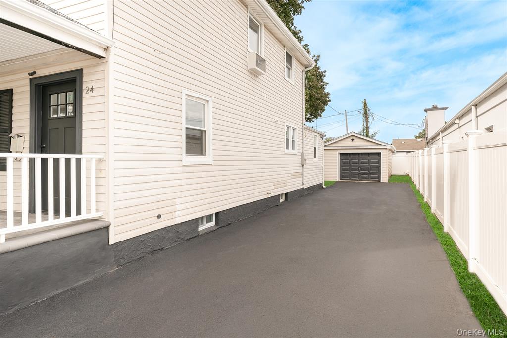West Babylon, New York, 1704, United States, 3 Bedrooms Bedrooms, ,2 BathroomsBathrooms,Residential,For Sale,1950805