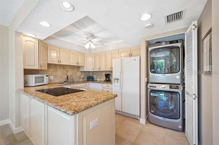 CLEARWATER BEACH, Florida, 33767, United States, 2 Bedrooms Bedrooms, ,2 BathroomsBathrooms,Residential,For Sale,1977587