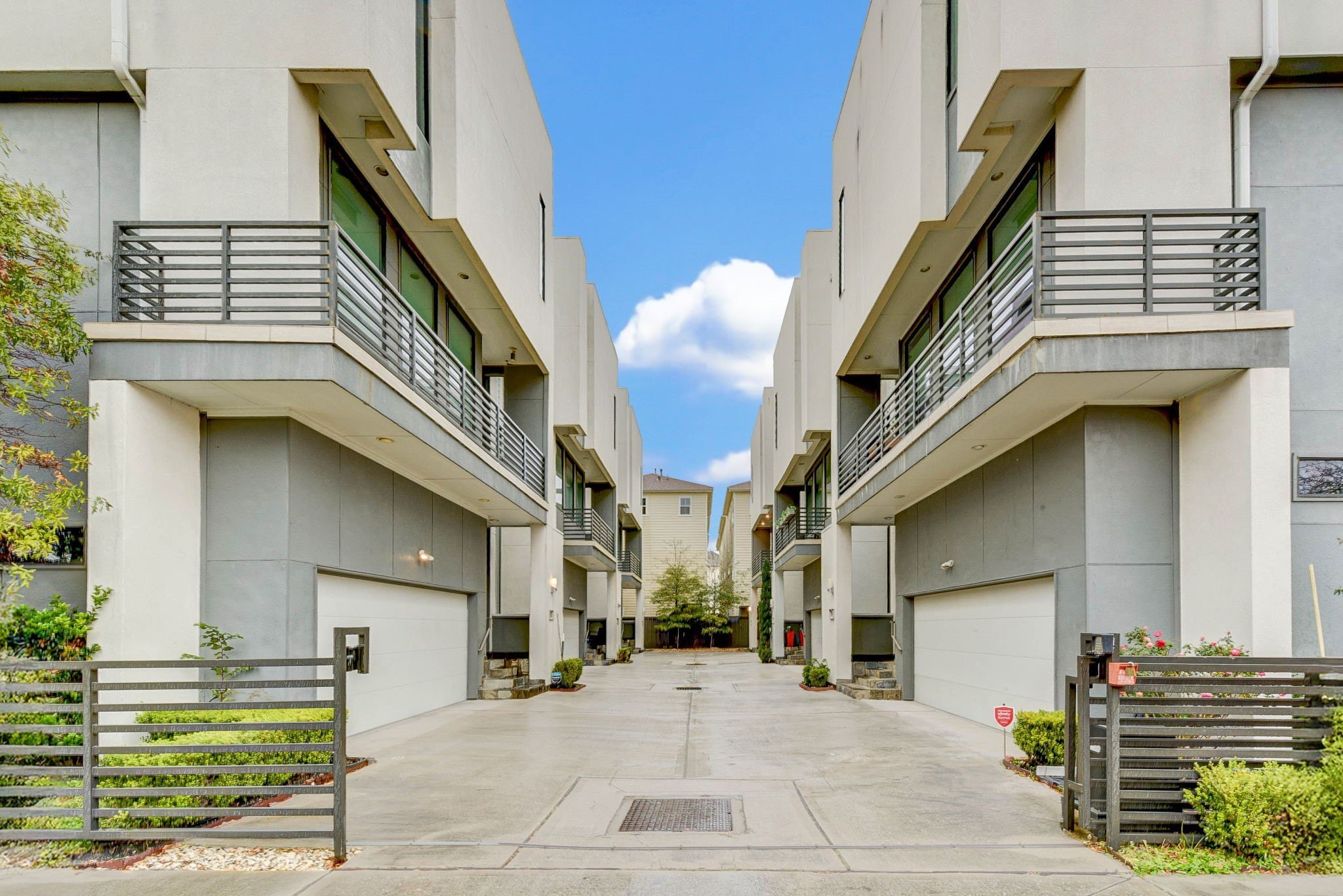 Houston, Texas, 77007, United States, 3 Bedrooms Bedrooms, ,4 BathroomsBathrooms,Residential,For Sale,1935957