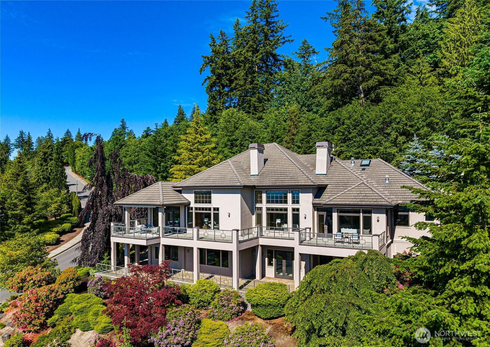 BELLEVUE, Washington, 98006, United States, 4 Bedrooms Bedrooms, ,6 BathroomsBathrooms,Residential,For Sale,1876137