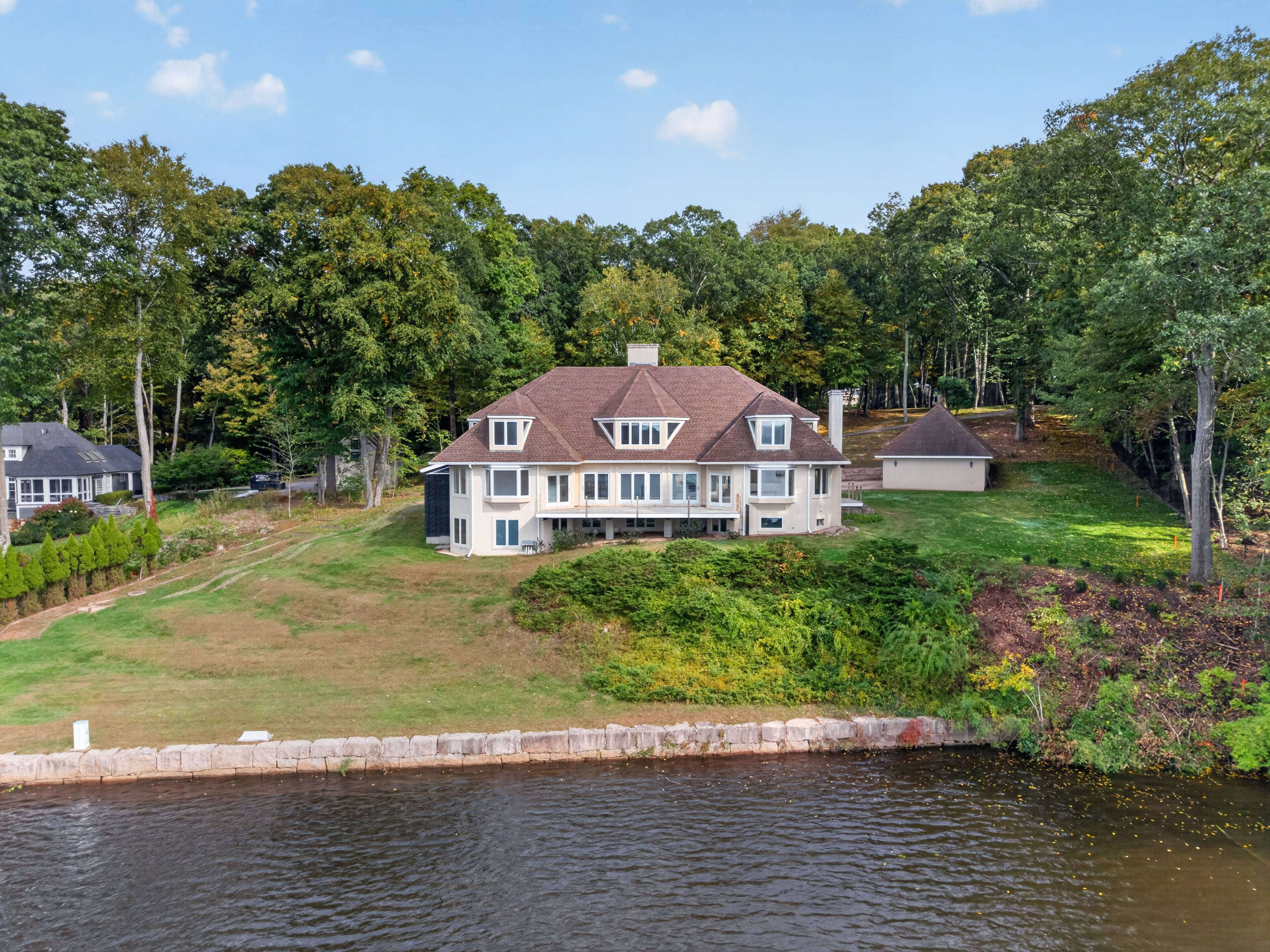  Set on 2.1 Private Acres Directly Along Hamburg Cove - 物件實景