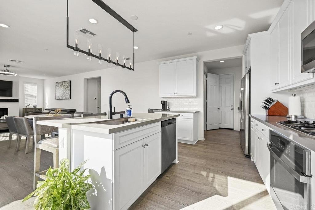 Valley Center, California, 92082, United States, 5 Bedrooms Bedrooms, ,4 BathroomsBathrooms,Residential,For Sale,1950839
