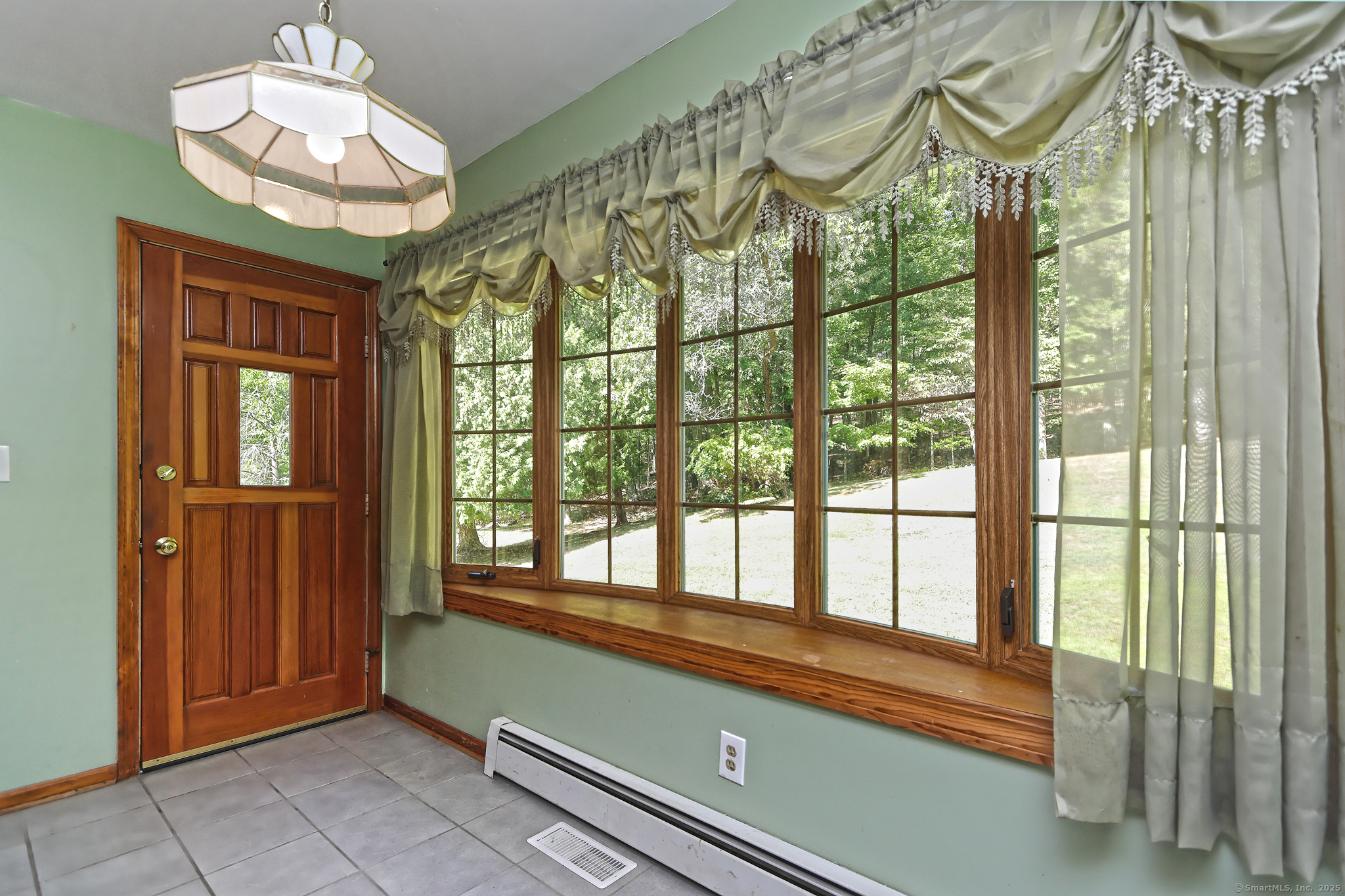 Hamden, Connecticut, 06518, United States, 4 Bedrooms Bedrooms, ,2 BathroomsBathrooms,Residential,For Sale,1940794