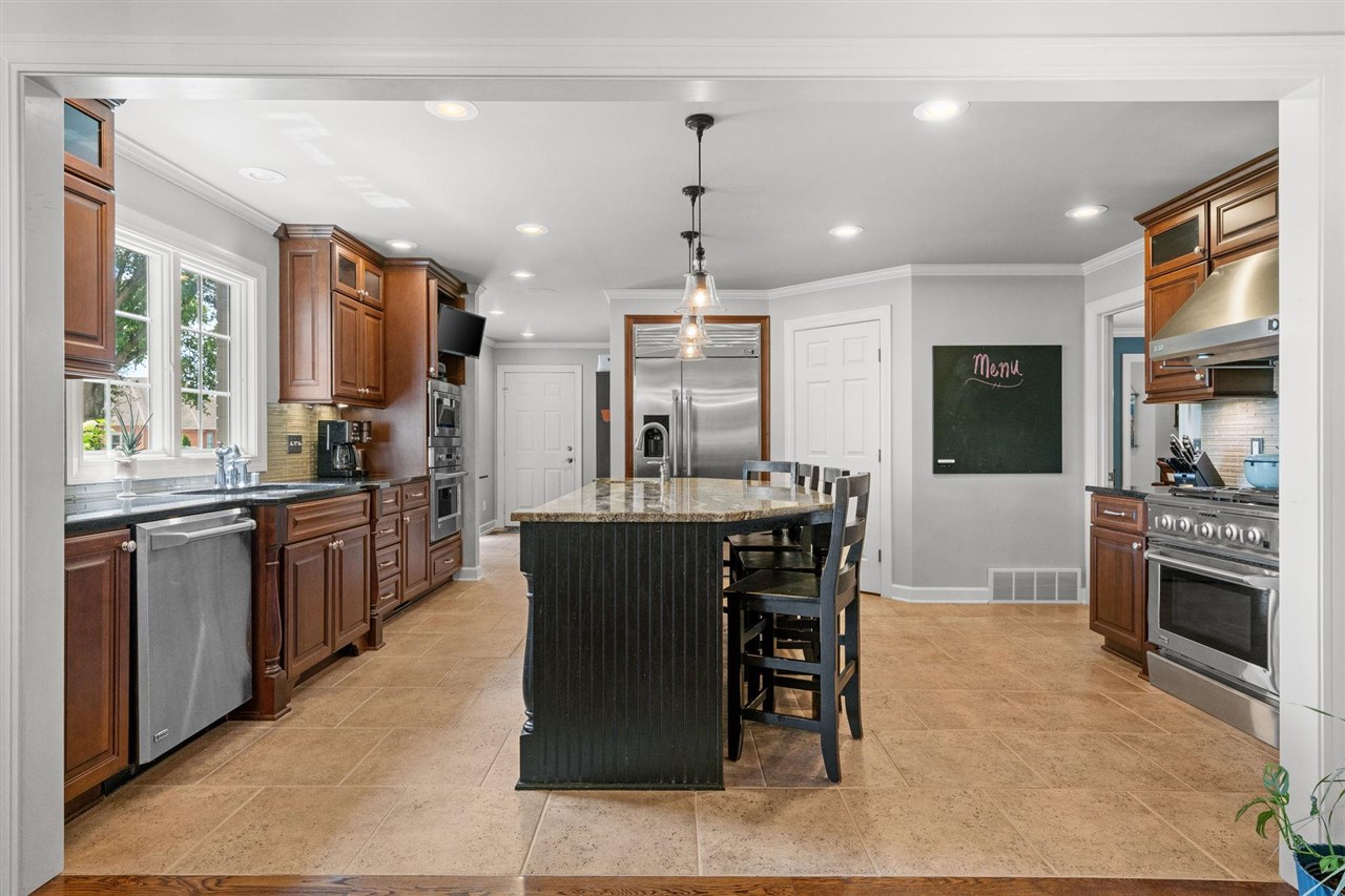 Bowling Green, Kentucky, 42103, United States, 4 Bedrooms Bedrooms, ,4 BathroomsBathrooms,Residential,For Sale,1907644