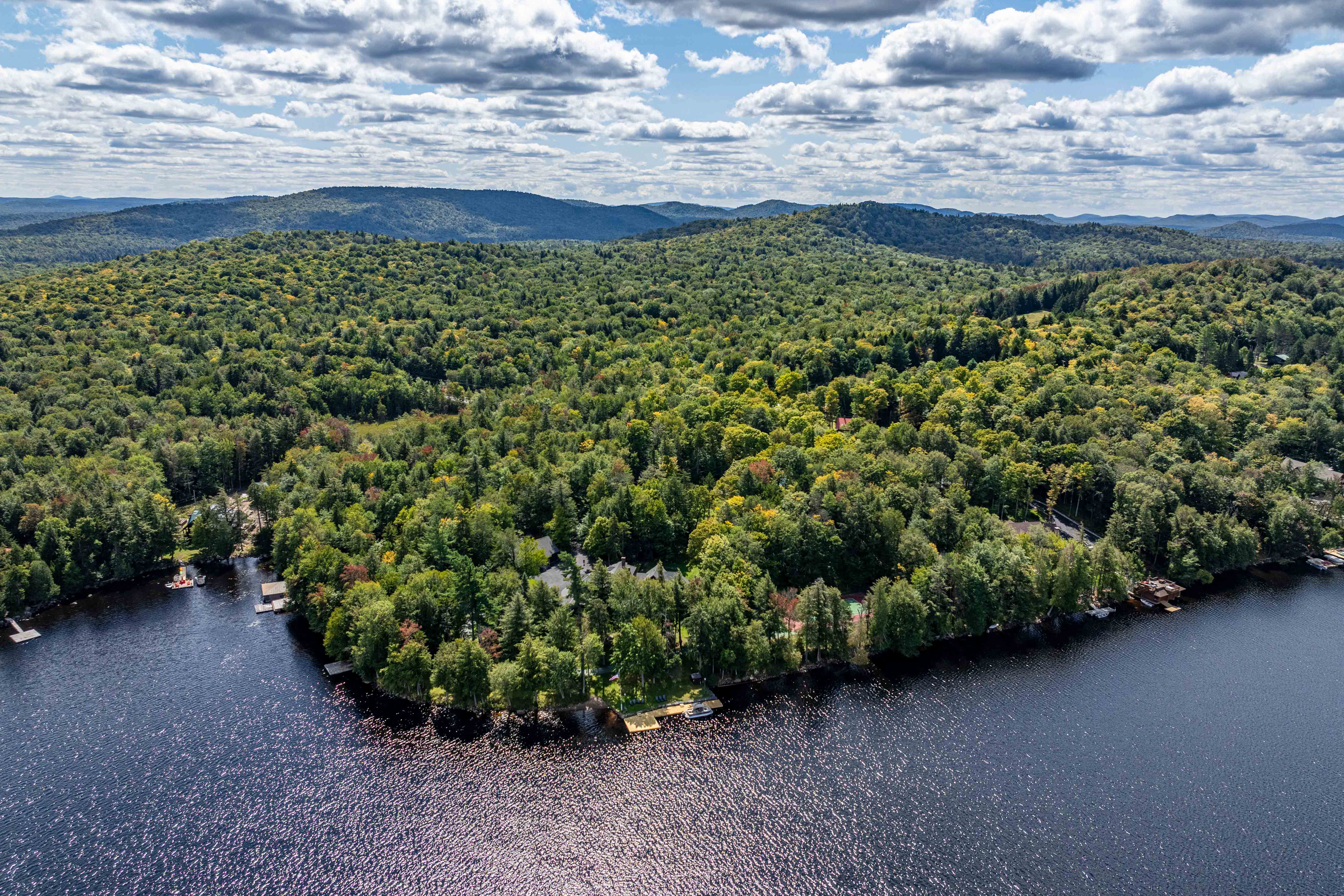  ?Tojenka? on Big Moose Lake in the Central Adirondack Mountains - 物件實景