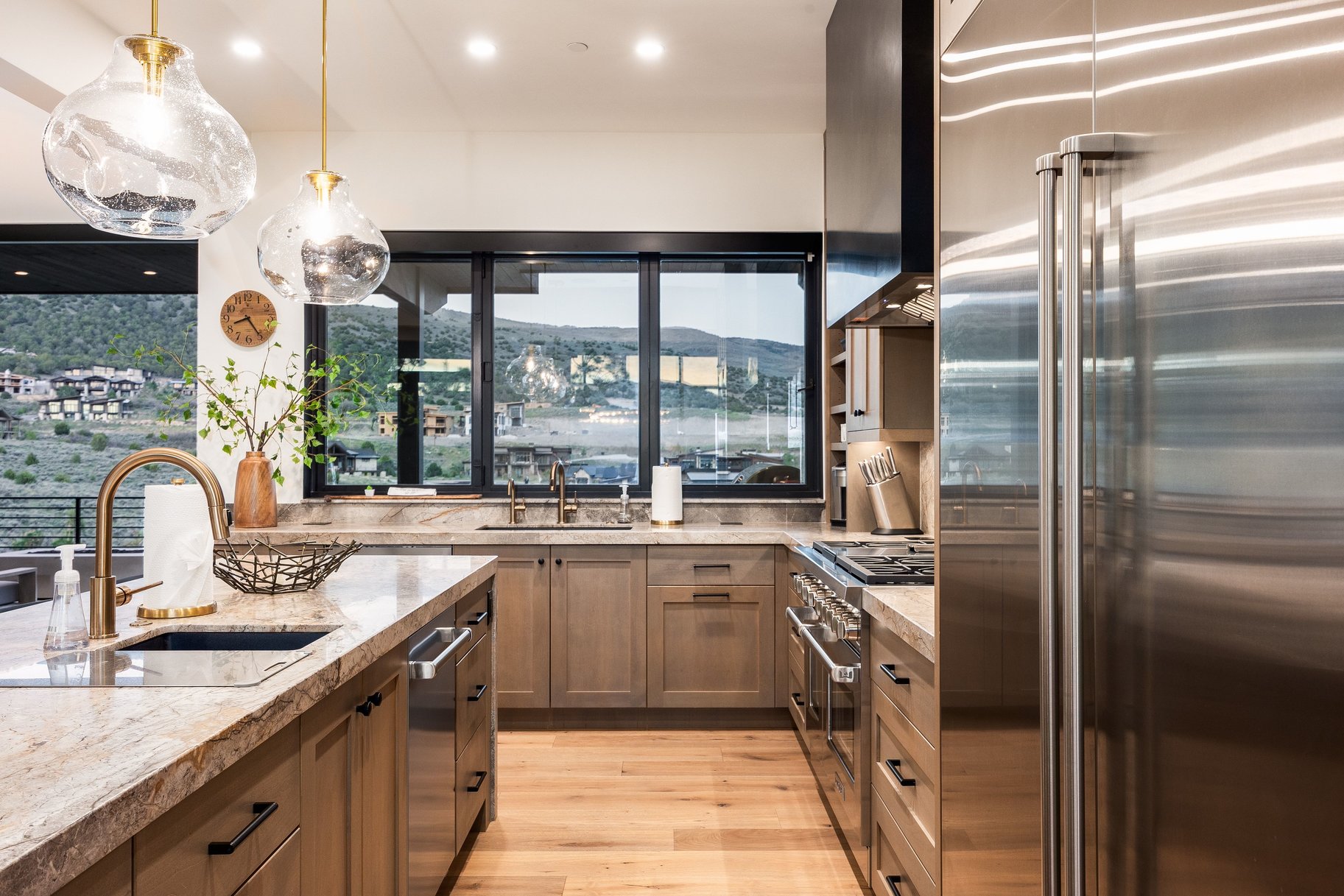  New Mountain Contemporary Home on Rare Double Lot with Timp Views - 物件實景