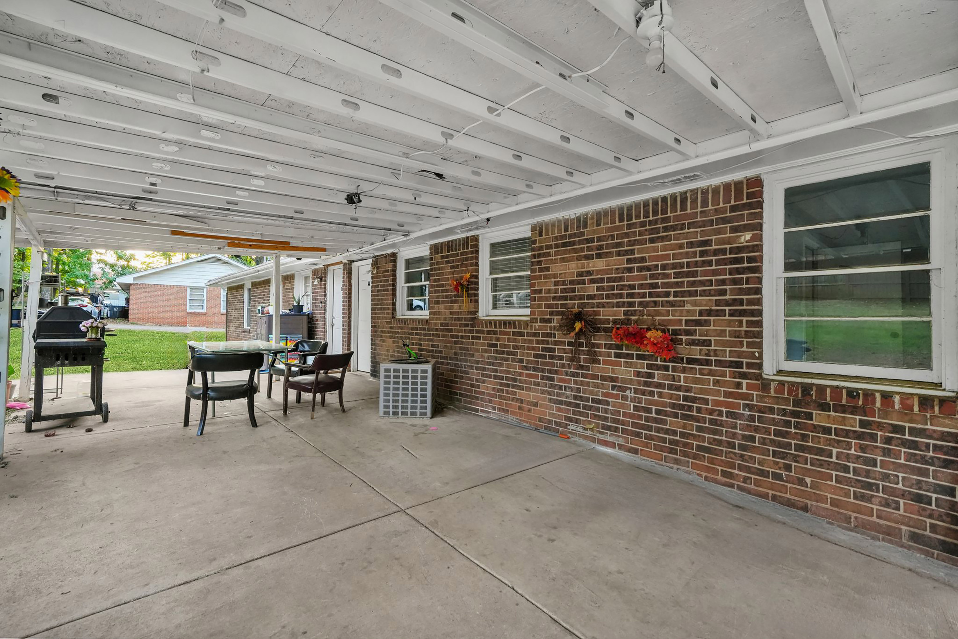  Income-Producing Duplex - 物件實景