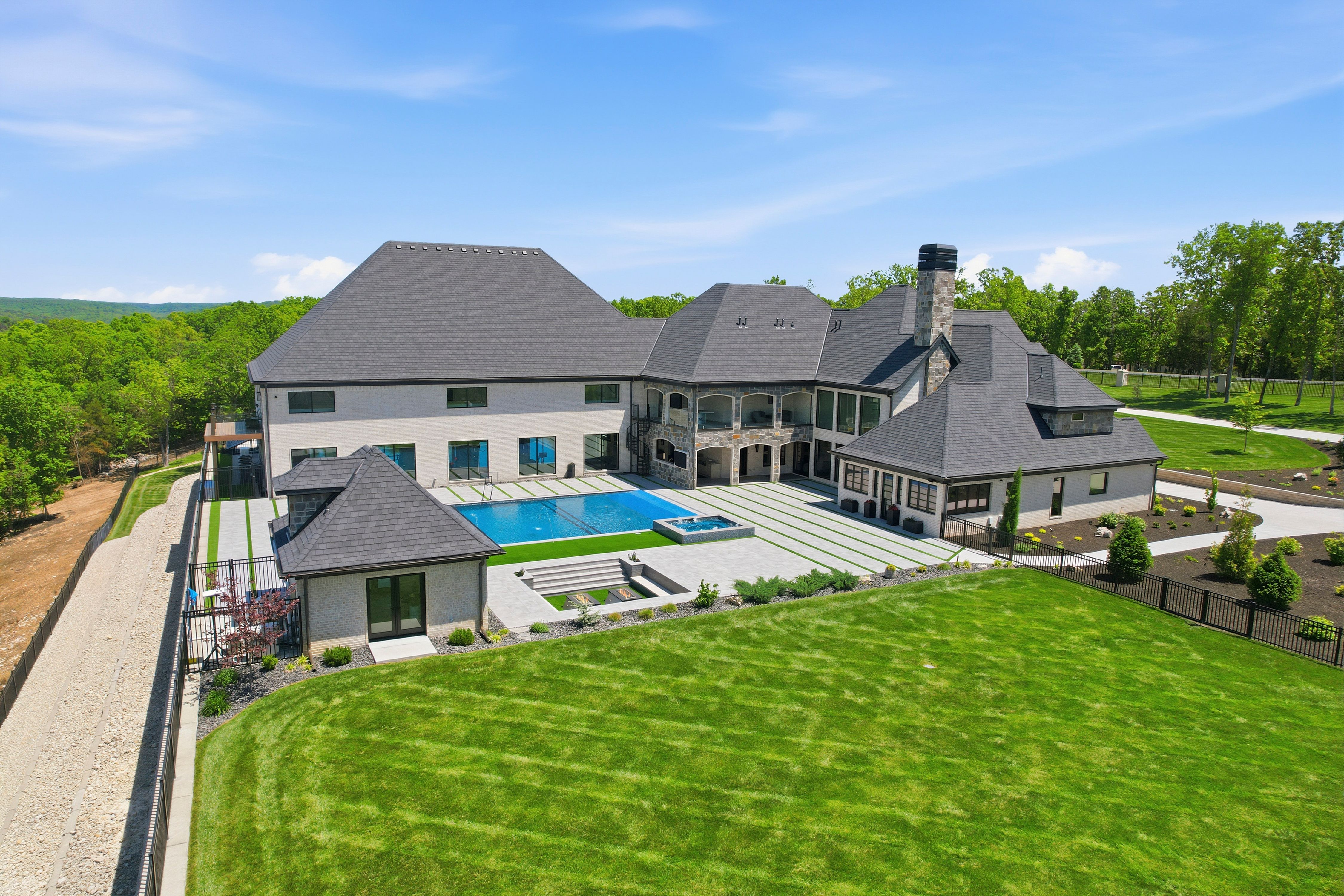  Luxurious Ozark Mountain Estate with Pool, Sports Complex & Private Track - 物件實景