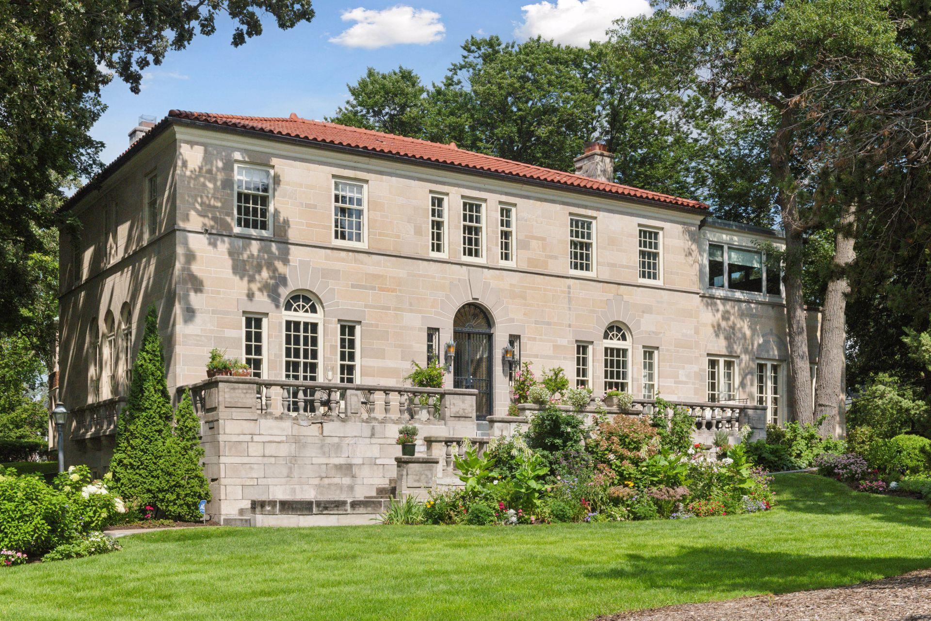 Minneapolis, Minnesota, 55405, United States, 5 Bedrooms Bedrooms, ,4 BathroomsBathrooms,Residential,For Sale,1989086