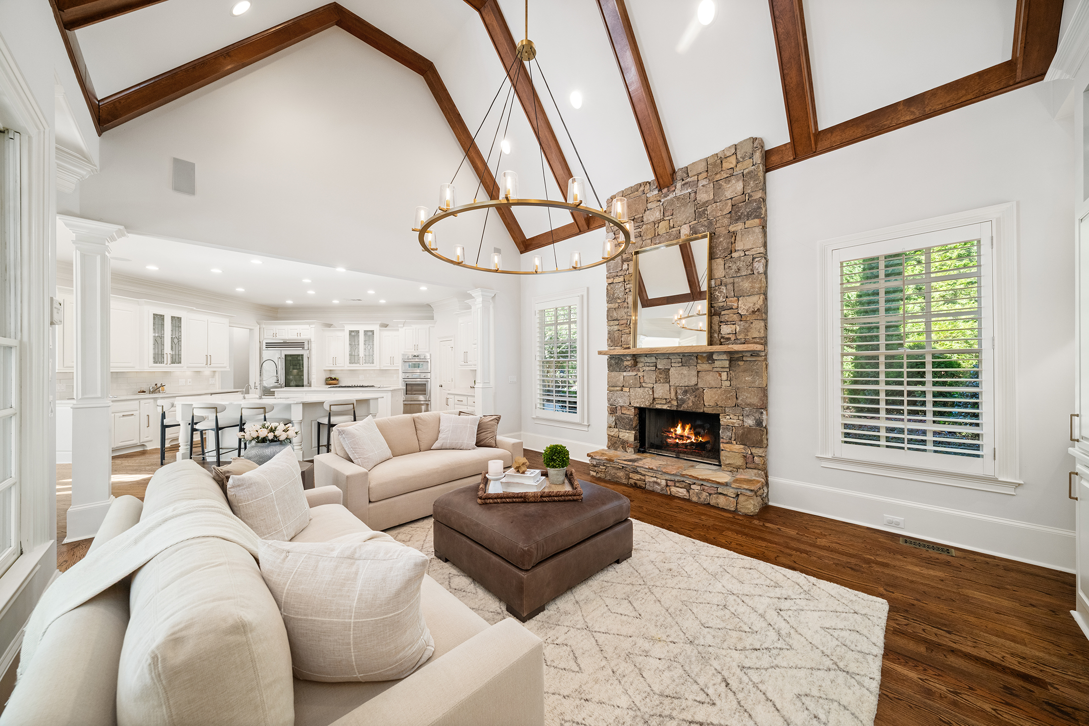  Located Within the Gated Greystone Farms Community in Milton - 物件實景
