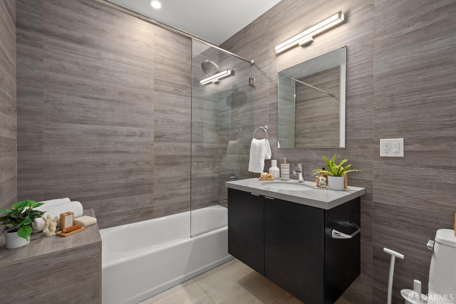 San Francisco, California, 94103, United States, 1 Bedroom Bedrooms, ,1 BathroomBathrooms,Residential,For Sale,1949948