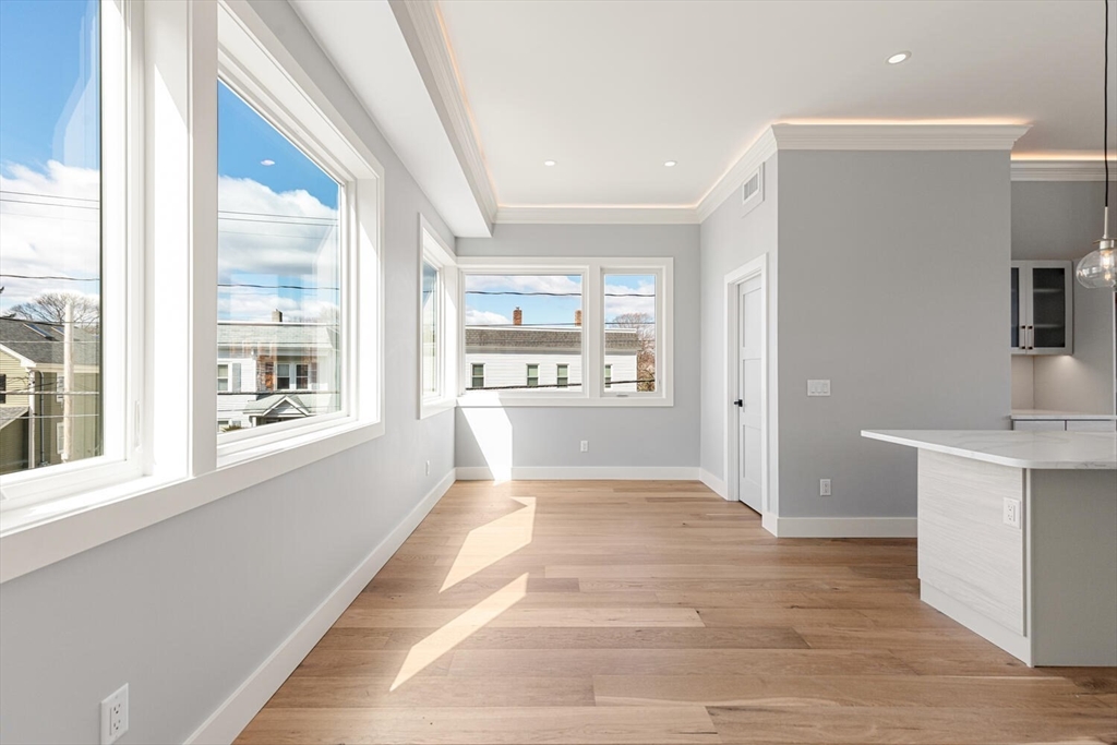 Waltham, Massachusetts, 02453, United States, 4 Bedrooms Bedrooms, ,4 BathroomsBathrooms,Residential,For Sale,1997140