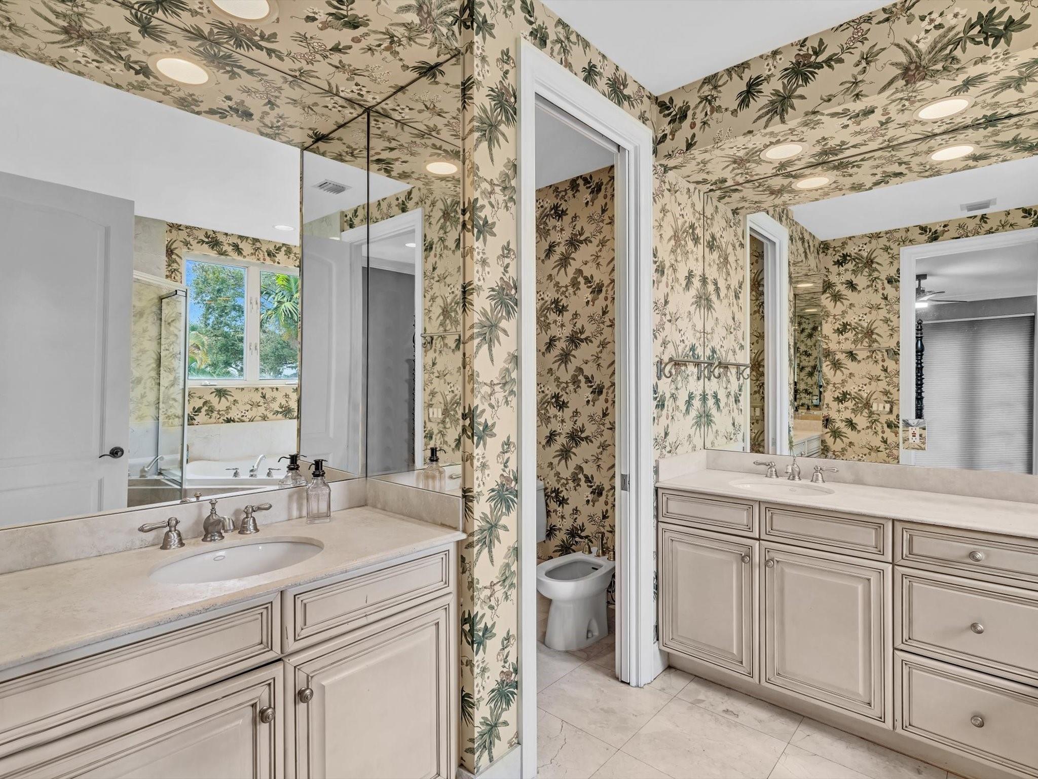 Fort Lauderdale, Florida, 33301, United States, 3 Bedrooms Bedrooms, ,5 BathroomsBathrooms,Residential,For Sale,1979910