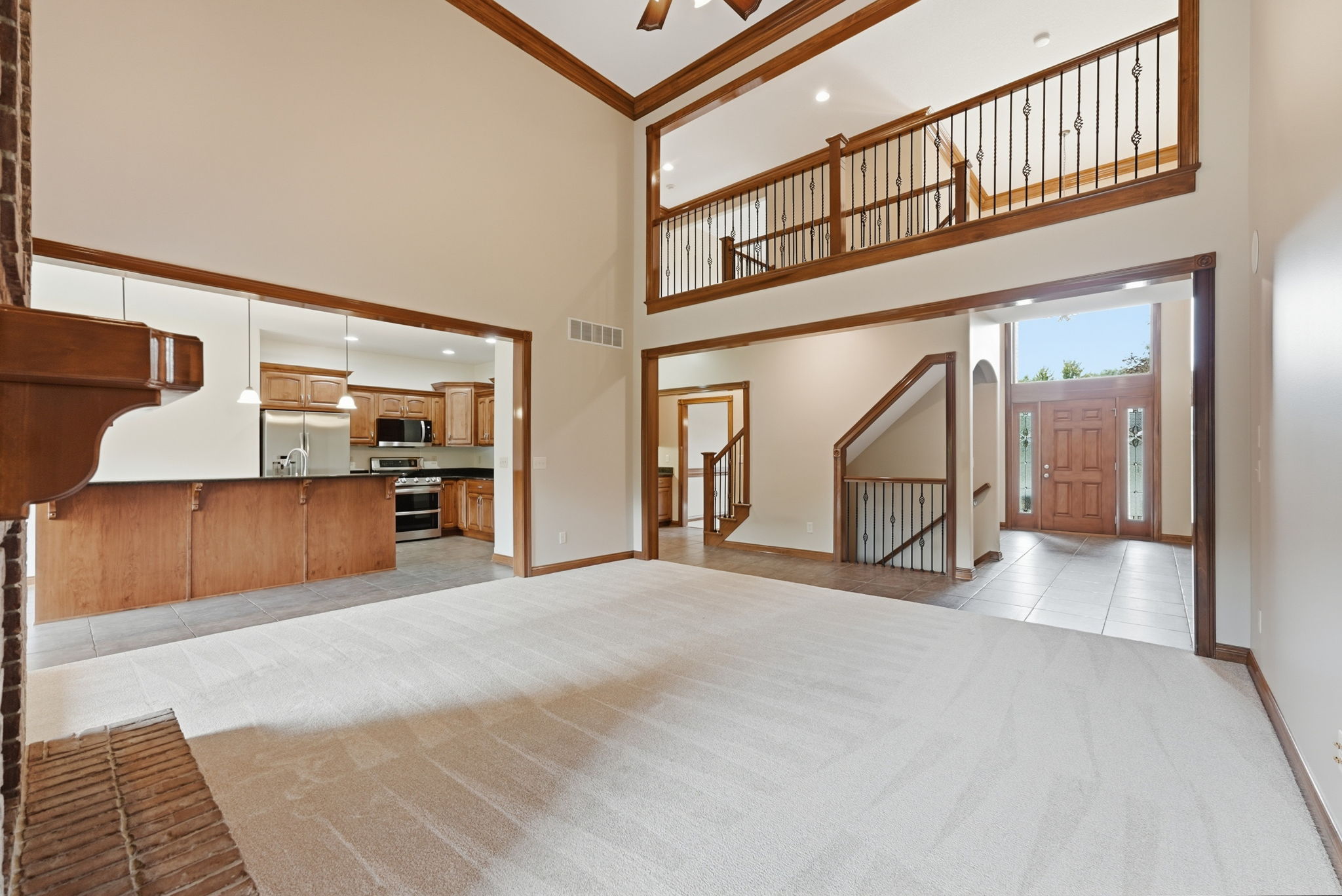  All-Brick Custom Home Tucked Away on Quiet Cul-De-Sac - 物件實景