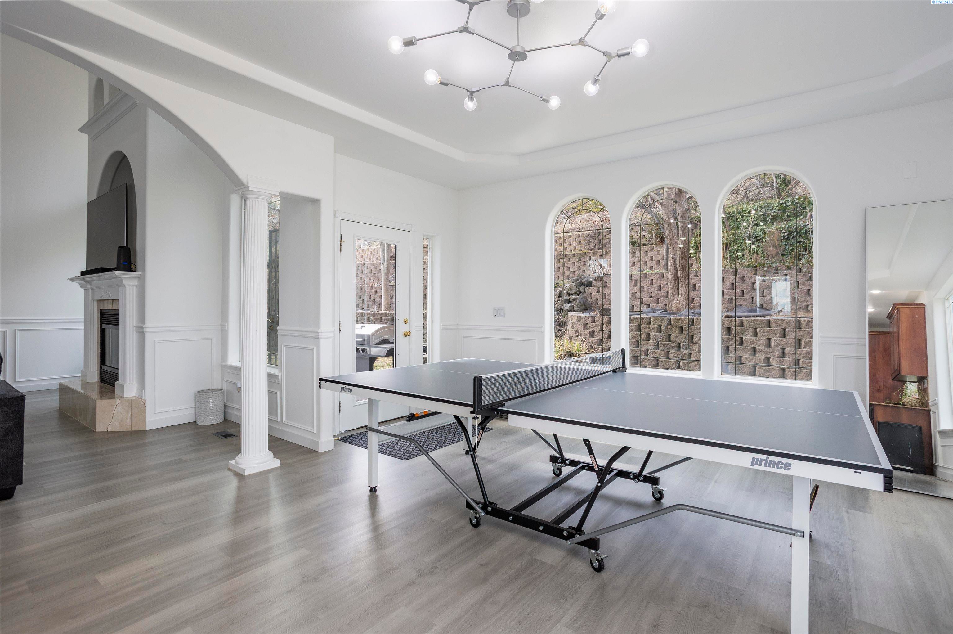 Richland, Washington, 99352, United States, 4 Bedrooms Bedrooms, ,4 BathroomsBathrooms,Residential,For Sale,1977070