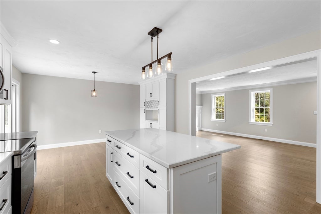 Lakeville, Massachusetts, 02347, United States, 3 Bedrooms Bedrooms, ,3 BathroomsBathrooms,Residential,For Sale,1943021