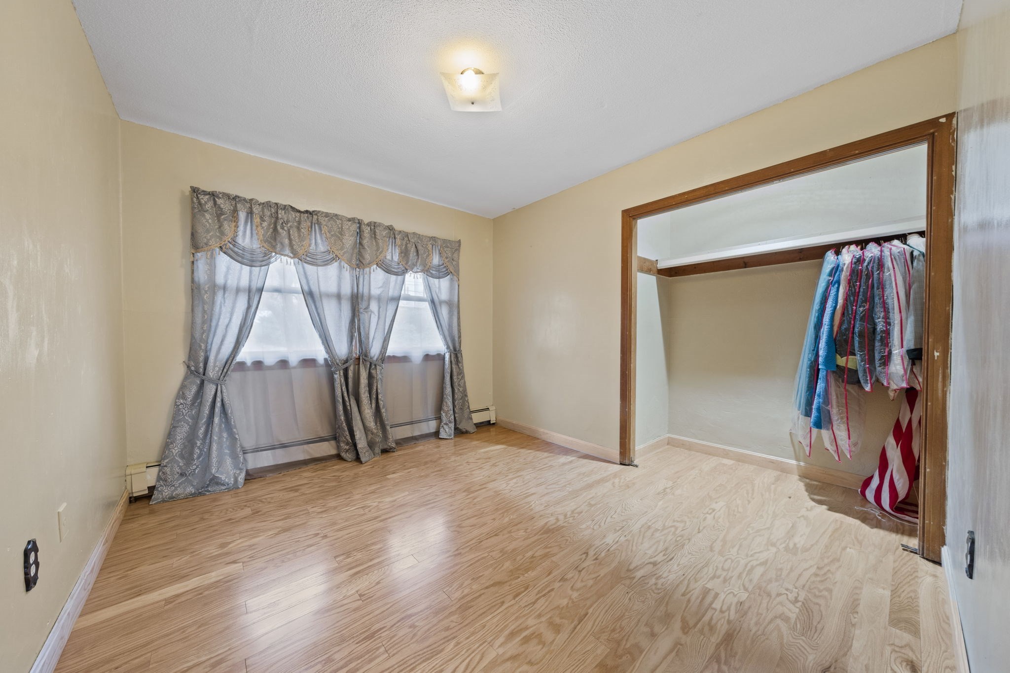 Braintree, Massachusetts, 02184, United States, 3 Bedrooms Bedrooms, ,2 BathroomsBathrooms,Residential,For Sale,2005406