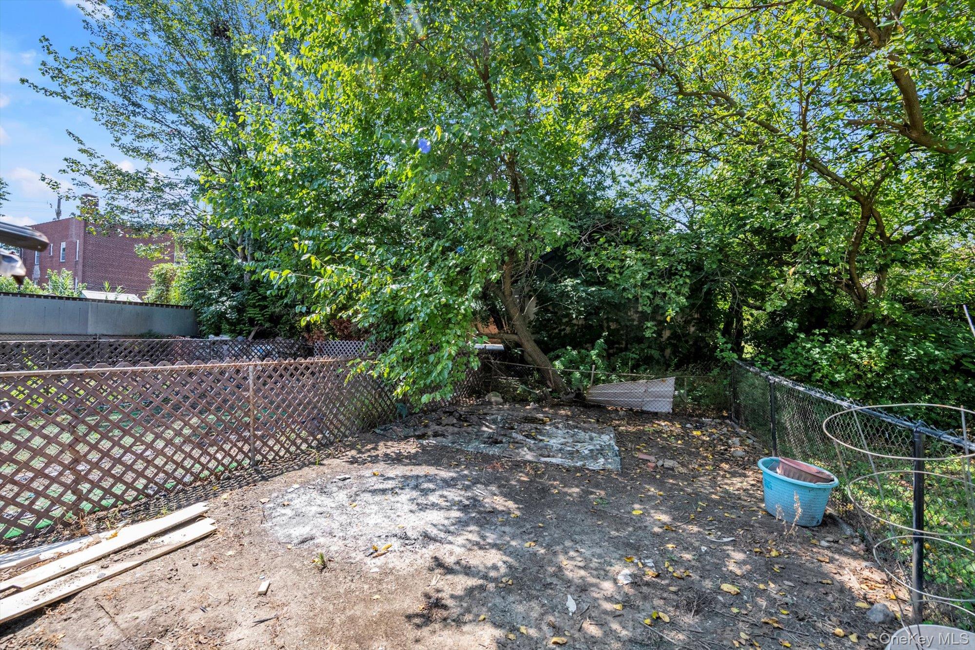 Bronx, New York, 10465, United States, 3 Bedrooms Bedrooms, ,2 BathroomsBathrooms,Residential,For Sale,1919704