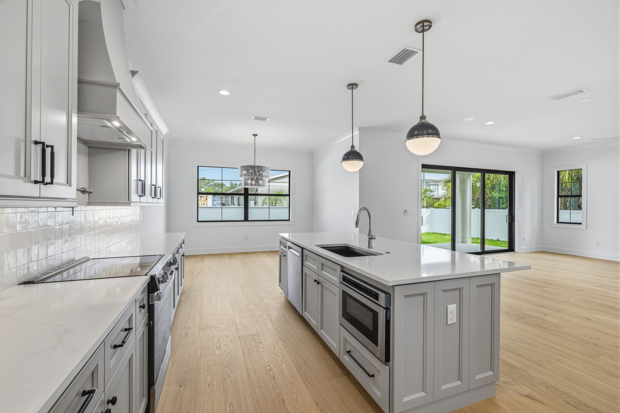 Tampa, Florida, 33611, United States, 4 Bedrooms Bedrooms, ,4 BathroomsBathrooms,Residential,For Sale,2009743