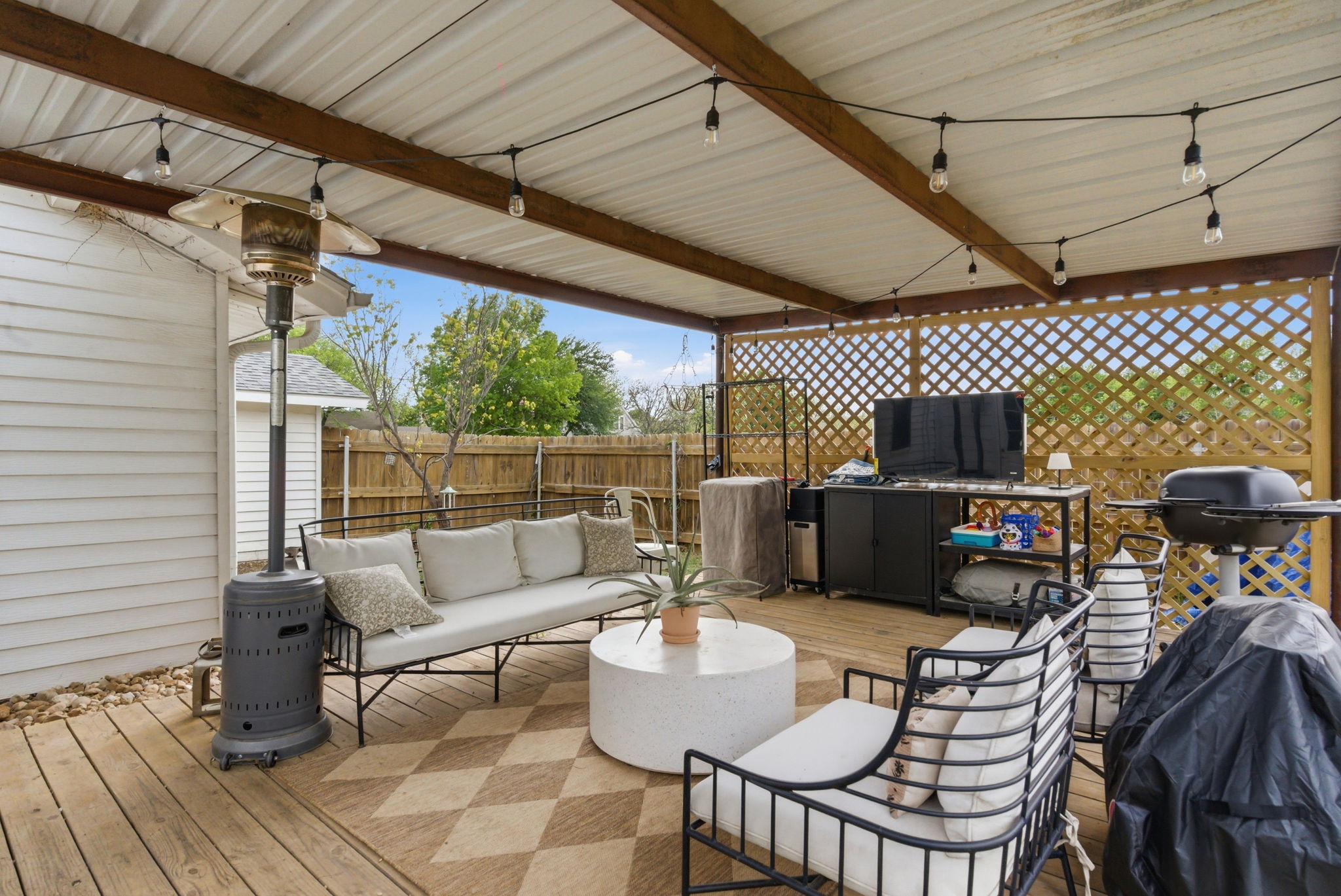  909 3rd Street, Graham, TX, 76450 - 物件實景