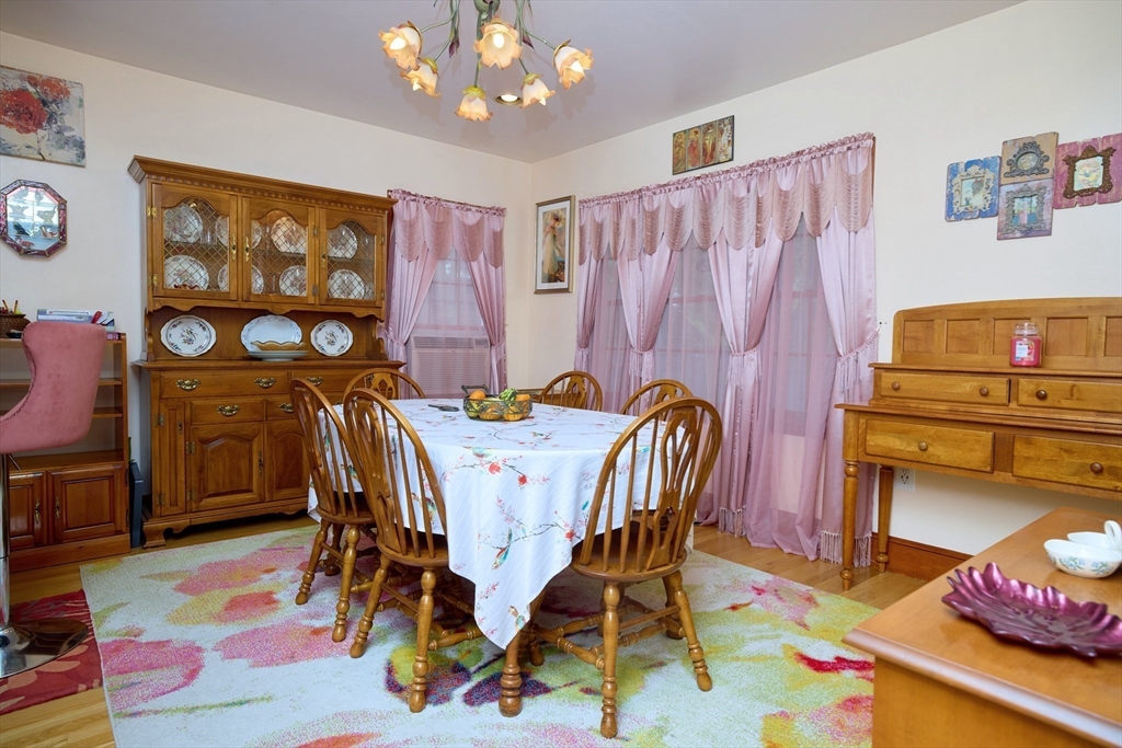 Quincy, Massachusetts, 02170, United States, 4 Bedrooms Bedrooms, ,2 BathroomsBathrooms,Residential,For Sale,1987679