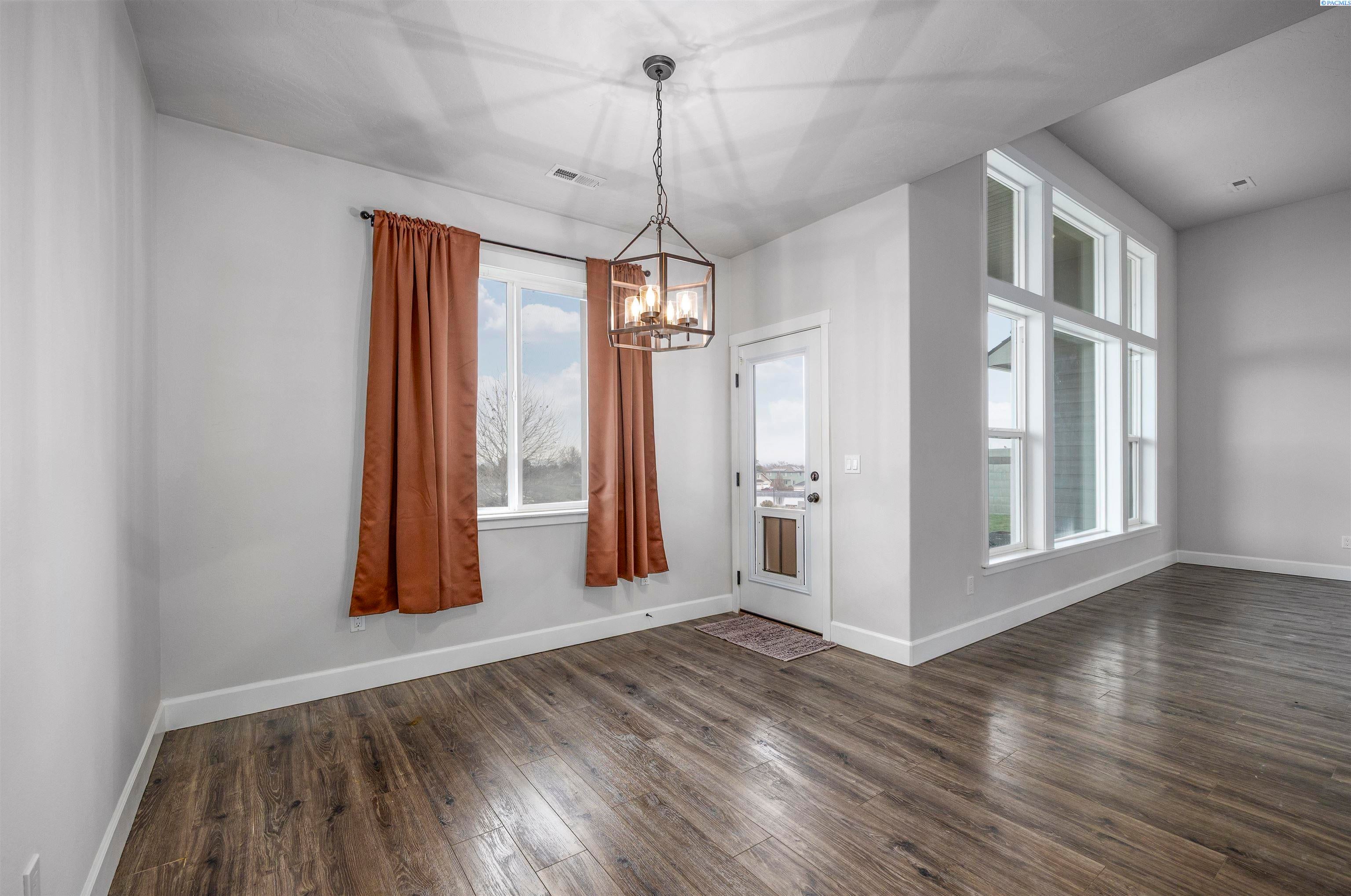 Kennewick, Washington, 99337, United States, 3 Bedrooms Bedrooms, ,1 BathroomBathrooms,Residential,For Sale,2012614