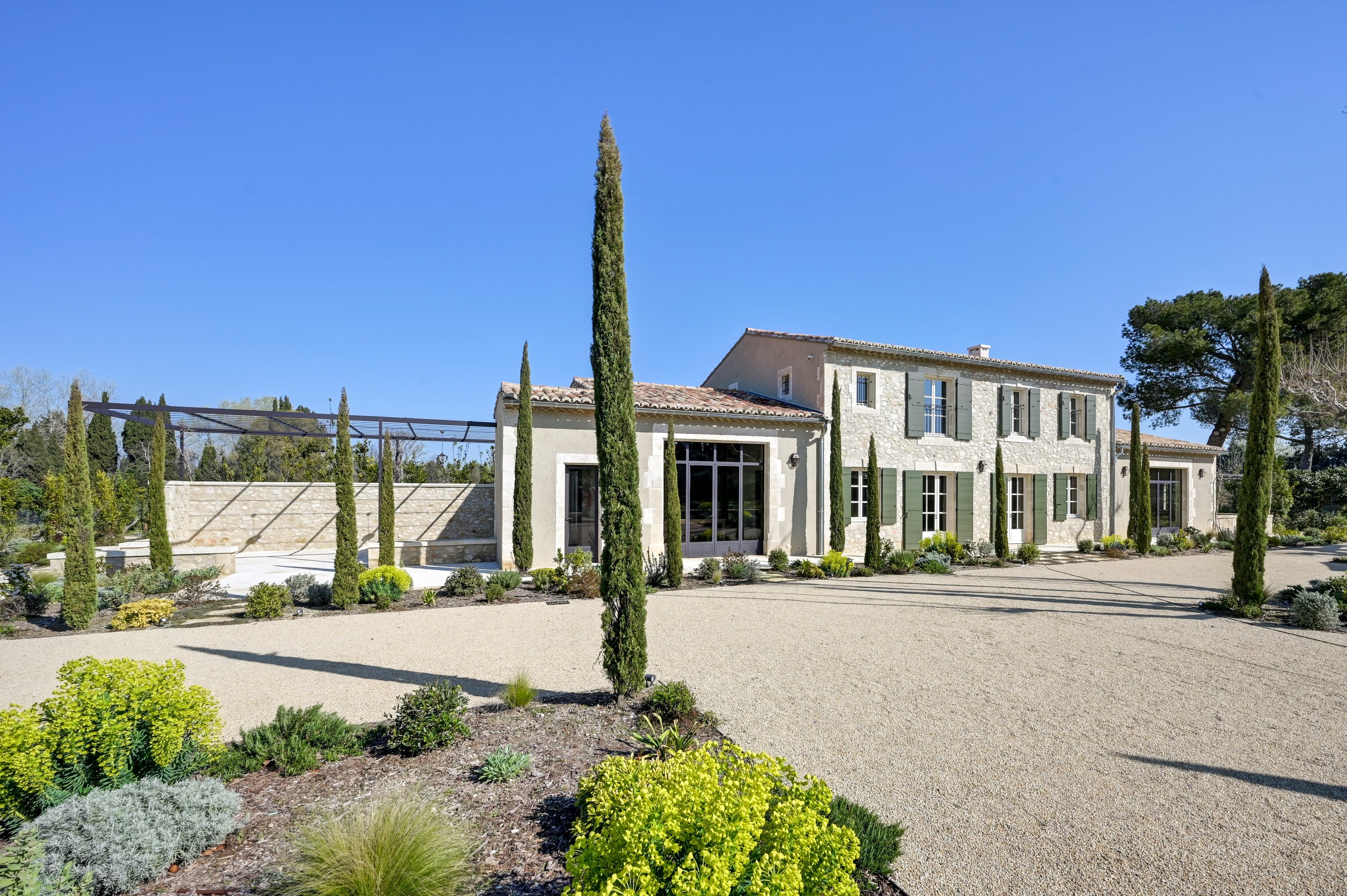  Renovated stone farmhouse with stunning views of the Alpilles, tennis court and… - 物件實景