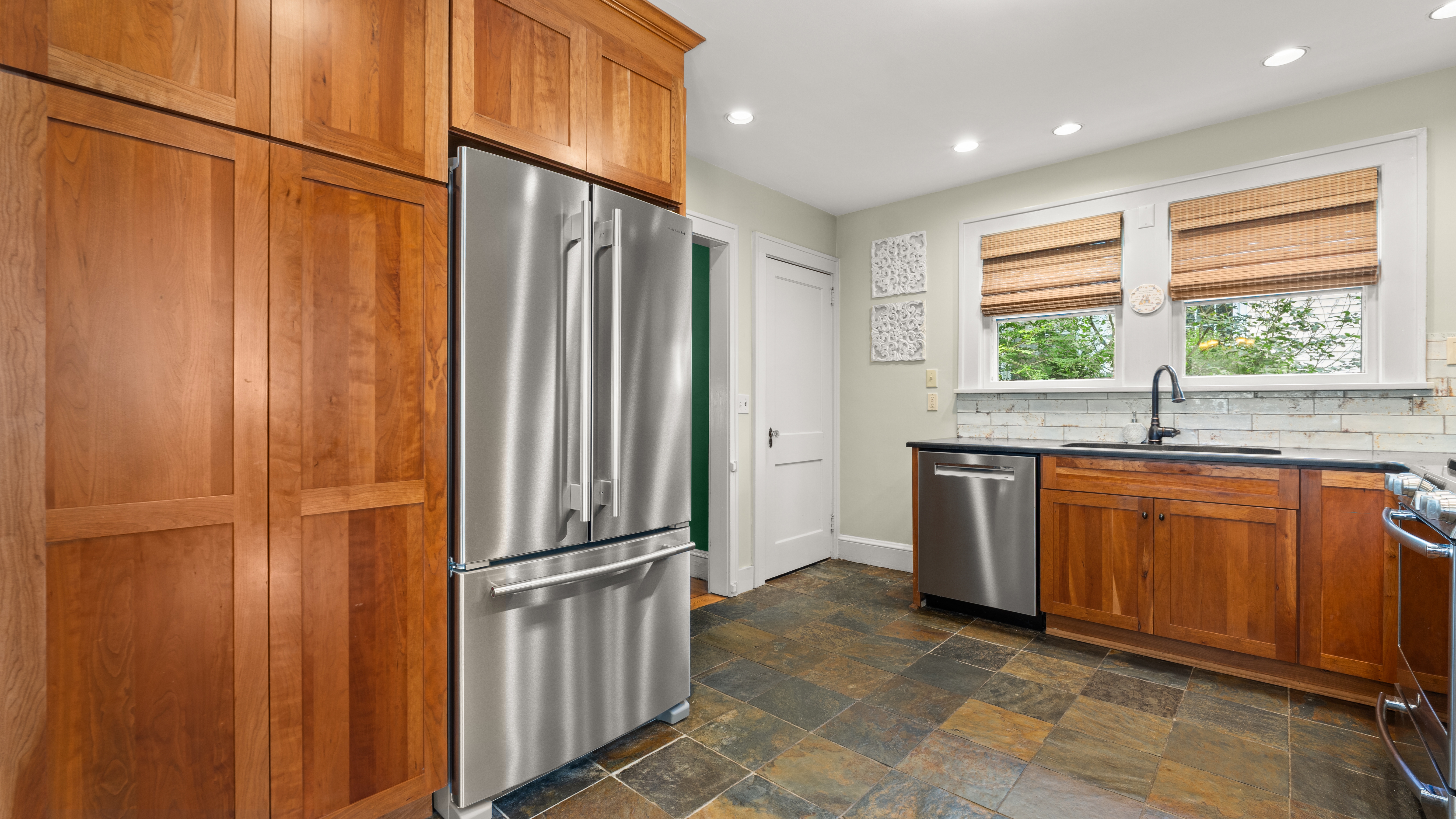  Turnkey Colonial Charm in Southeast Pittsfield - 物件實景