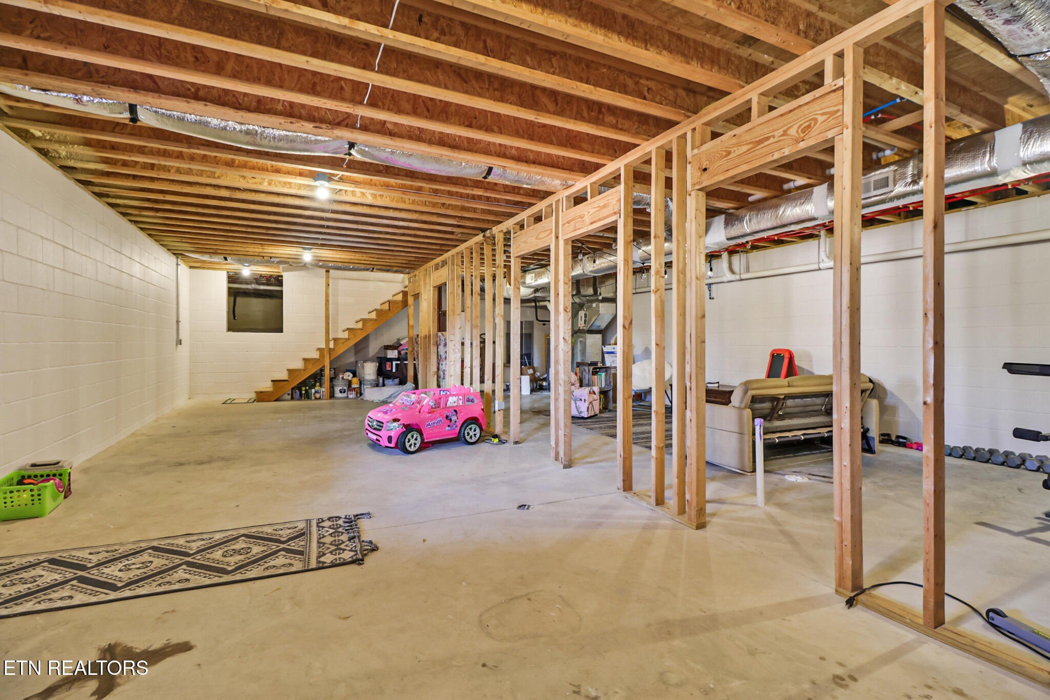 Crossville, Tennessee, 38555, United States, 4 Bedrooms Bedrooms, ,5 BathroomsBathrooms,Residential,For Sale,2005475