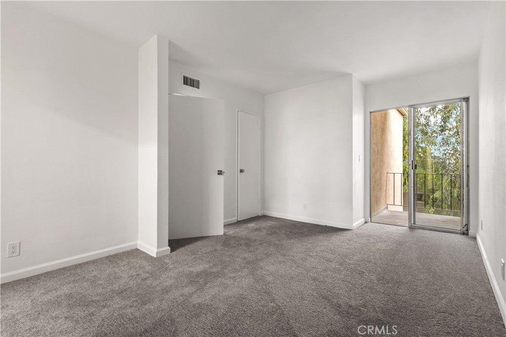 Sherman Oaks, California, 91411, United States, 2 Bedrooms Bedrooms, ,2 BathroomsBathrooms,Residential,For Sale,1847067