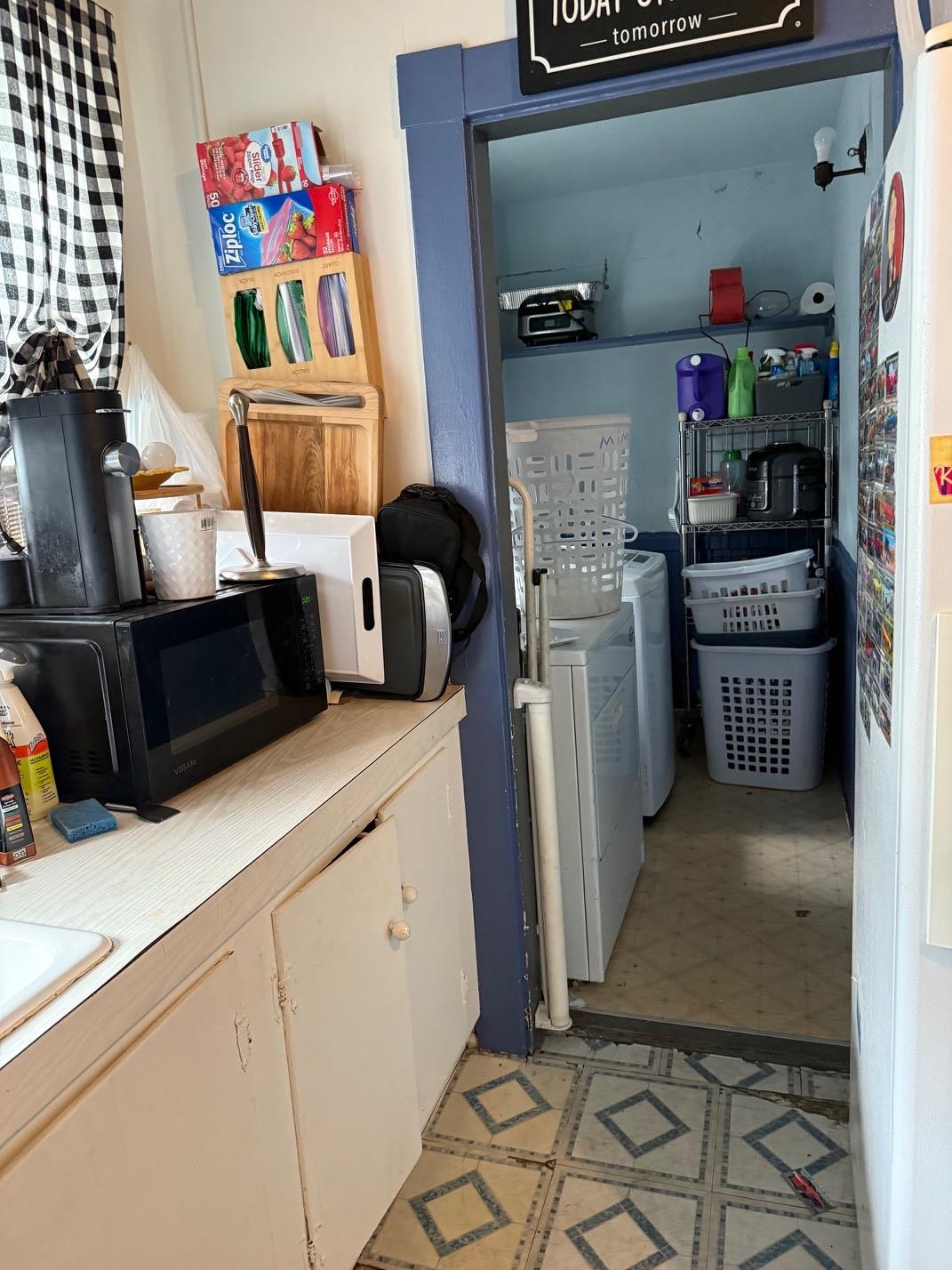 Manchester, New Hampshire, 03104, United States, ,Residential,For Sale,1955454