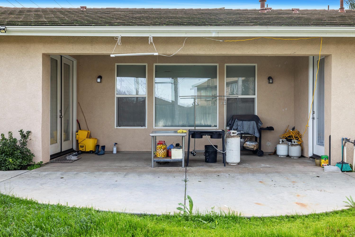 Fresno, California, 93727, United States, 4 Bedrooms Bedrooms, ,2 BathroomsBathrooms,Residential,For Sale,2008580