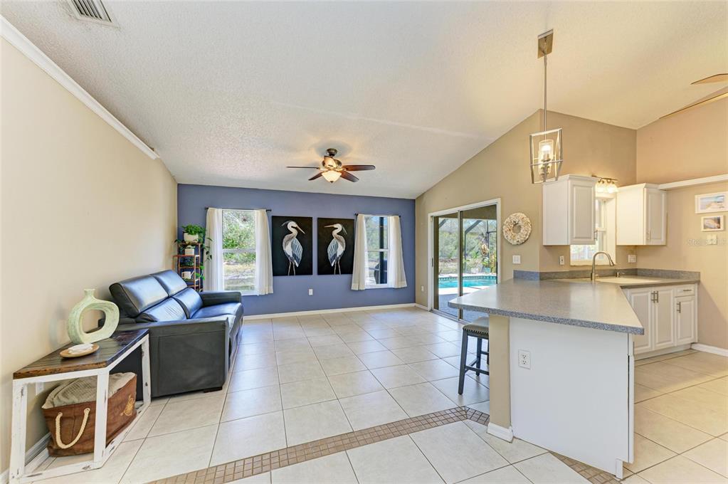 Bradenton, Florida, 34212, United States, 3 Bedrooms Bedrooms, ,2 BathroomsBathrooms,Residential,For Sale,1751964