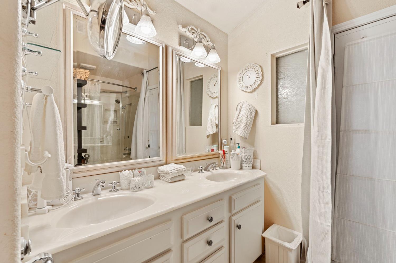 Davis, California, 95616, United States, 4 Bedrooms Bedrooms, ,5 BathroomsBathrooms,Residential,For Sale,1895381