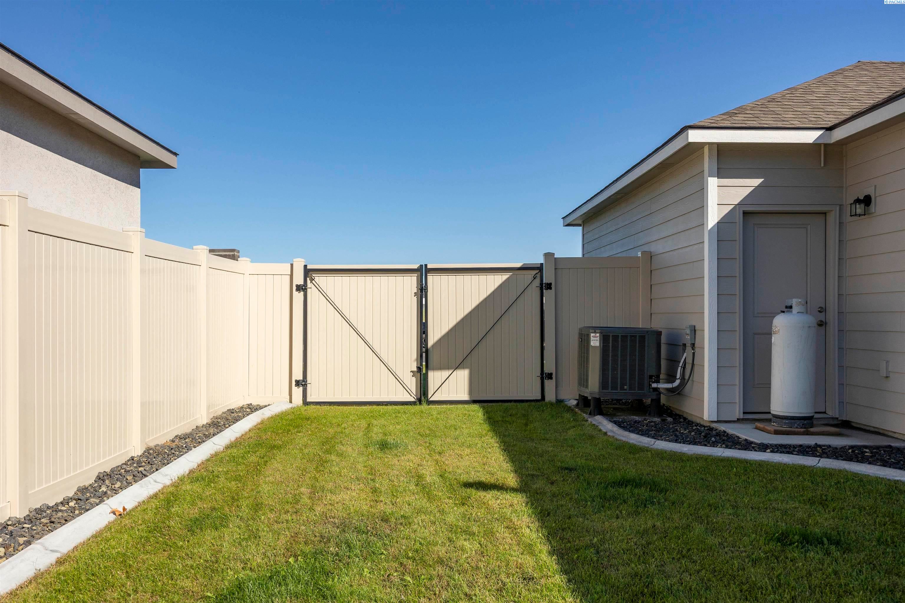 Pasco, Washington, 99301, United States, 4 Bedrooms Bedrooms, ,2 BathroomsBathrooms,Residential,For Sale,1978542