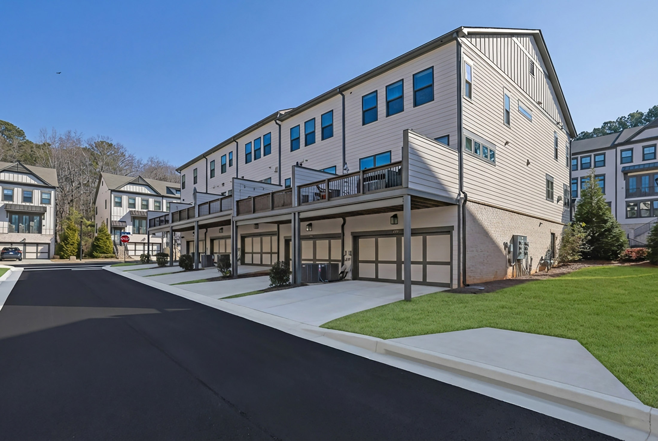  Thoughtfully Designed Townhome in Gated Enclave - 物件實景