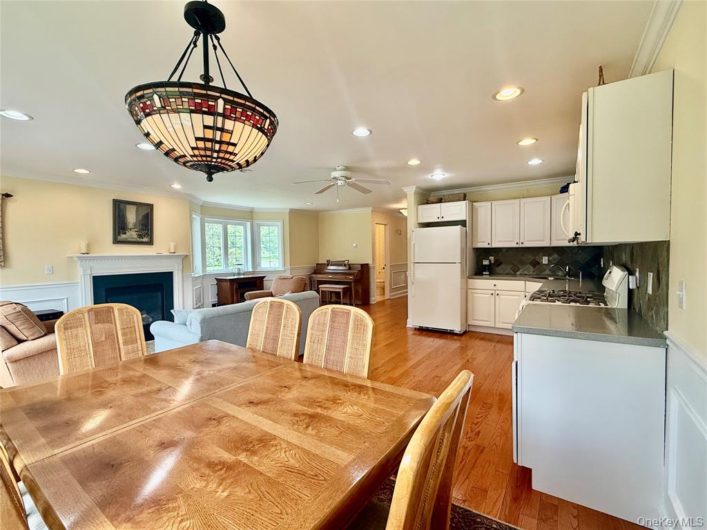 Hyde Park, New York, 12538, United States, 3 Bedrooms Bedrooms, ,4 BathroomsBathrooms,Residential,For Sale,1977599